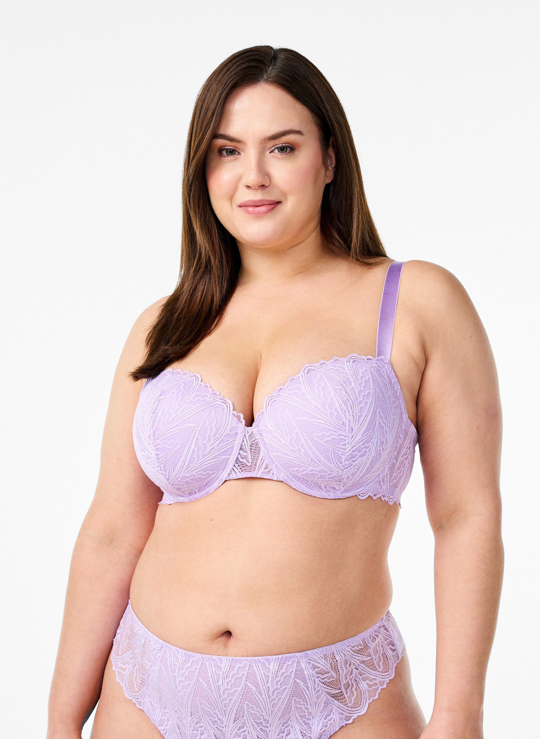 Molded lace bra with underwire, Purple, Model