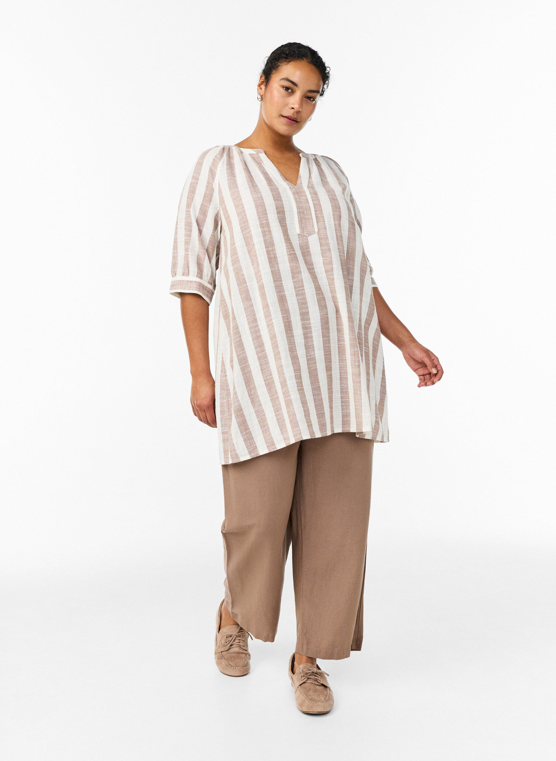 Zizzifashion Cotton tunic with a V-neck, Beige, Model image number 1
