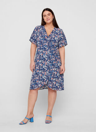 Short-sleeved wrap dress, Blue Flower AOP, Model image number 2