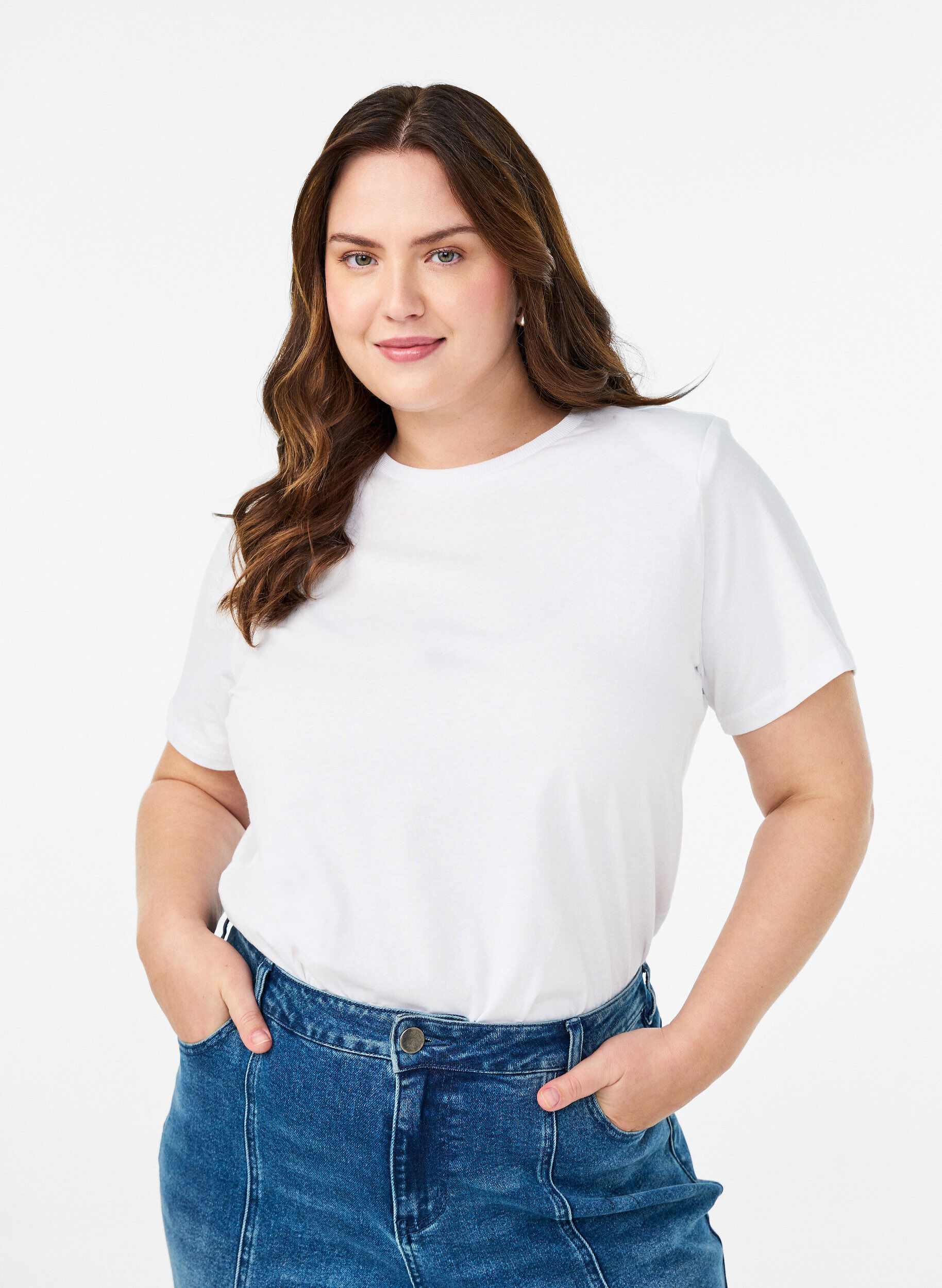 Basic cotton t-shirt with shoulder pads, White, Model