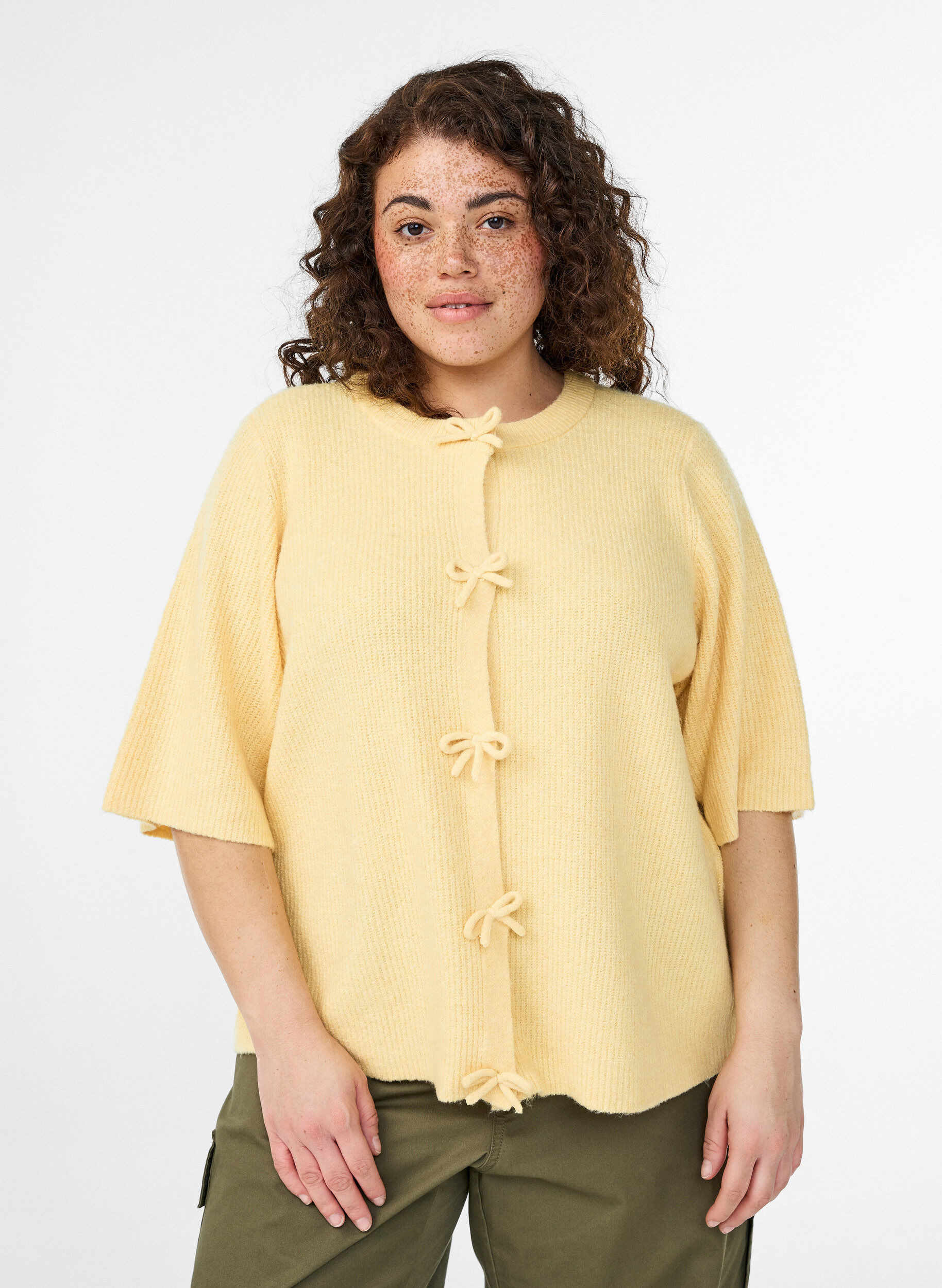 Short-sleeved knit cardigan with bows, Yellow, Model