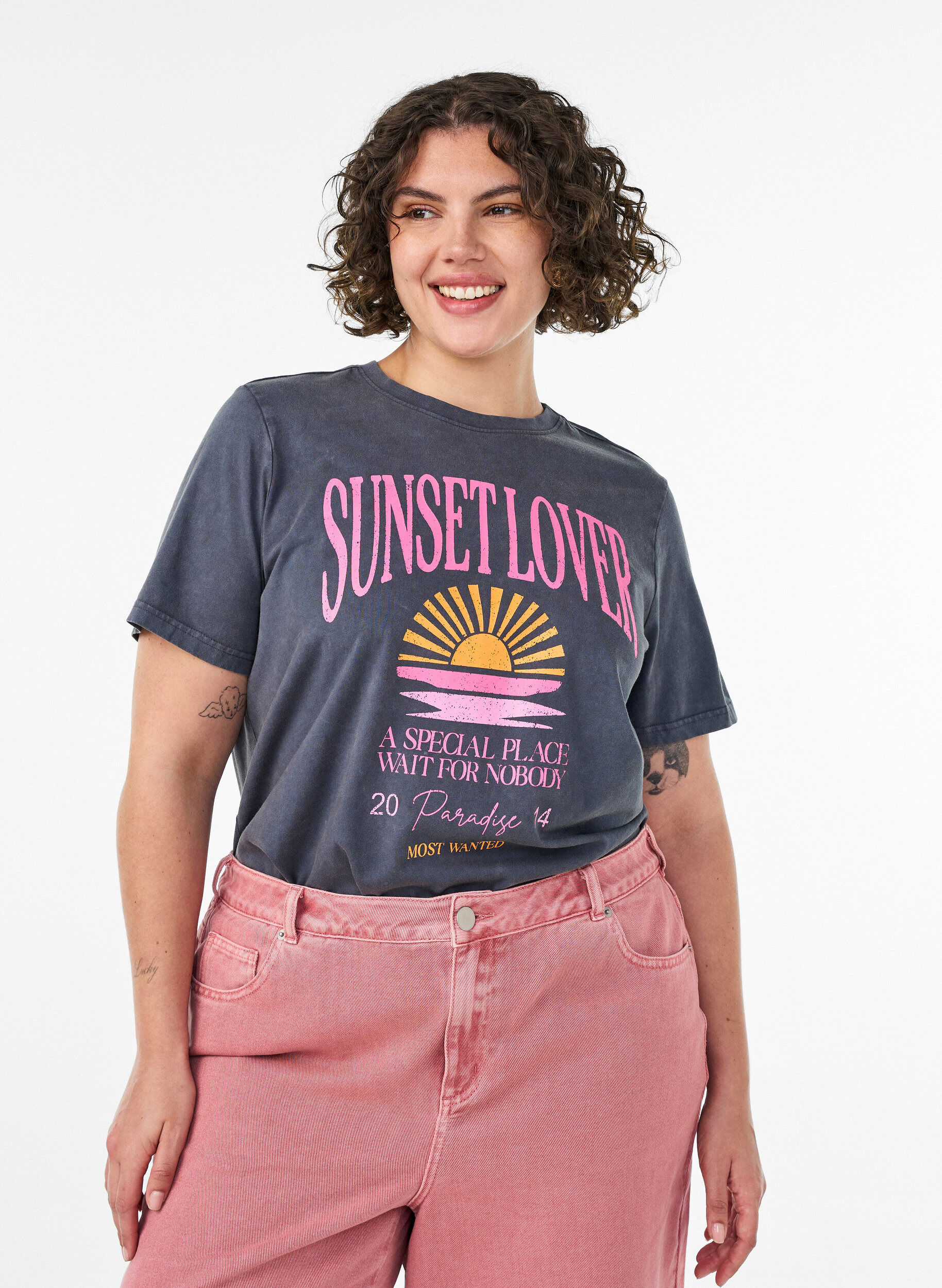 Cotton T-shirt with front print and a washed look, Grey, Model