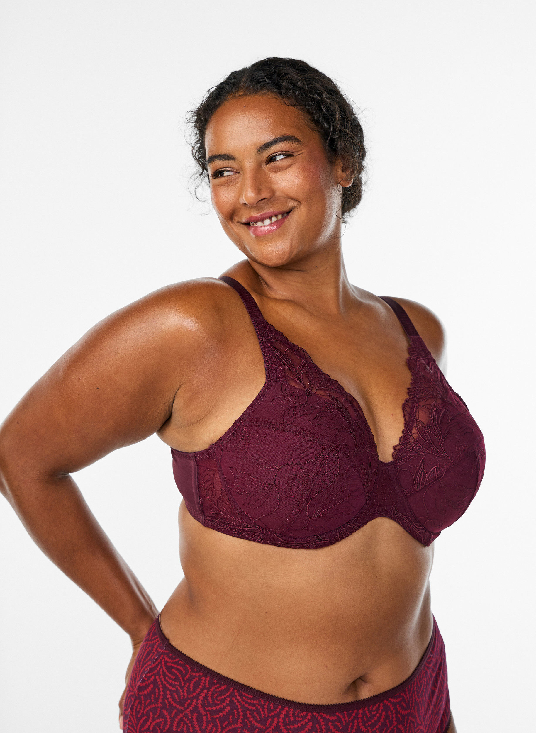 Zizzifashion Padded lace bra with underwire, Red, Model image number 0