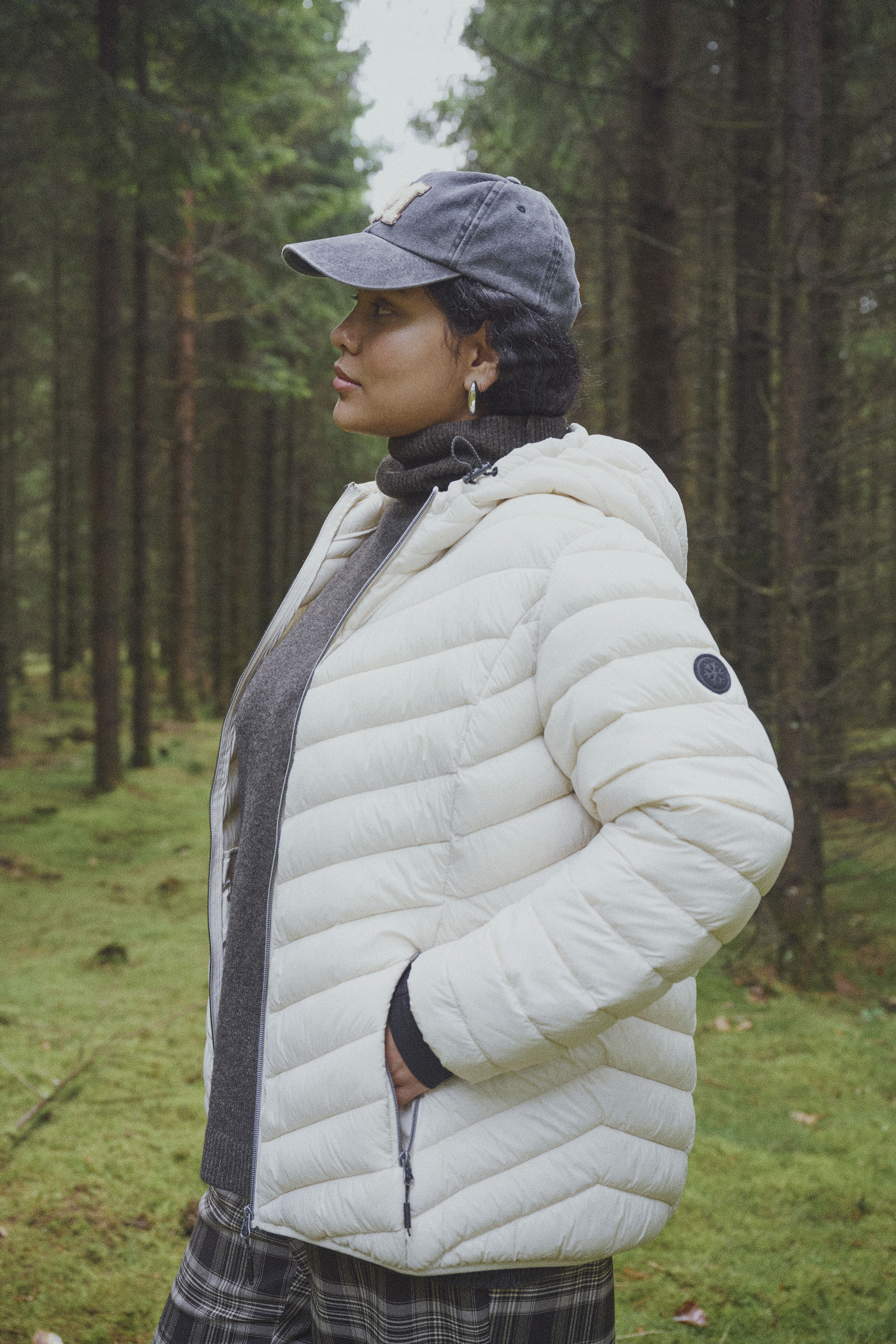 ZizzifashionRelaxed forest style in white tones, , Model