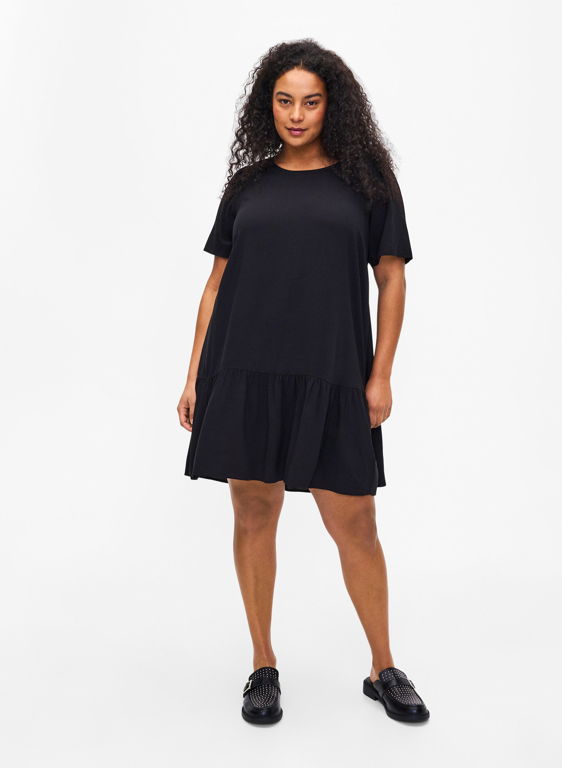Zizzifashion Dress in viscose with cutline, Black, Model image number 1