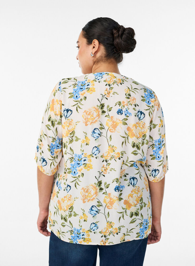 Viscose blouse with print and button fastening, Vanilla, Model image number 2