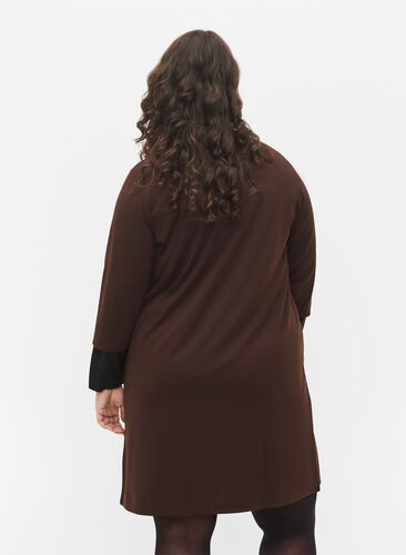 Plain dress with v neck and 3/4 sleeves, Coffee Bean, Model image number 1