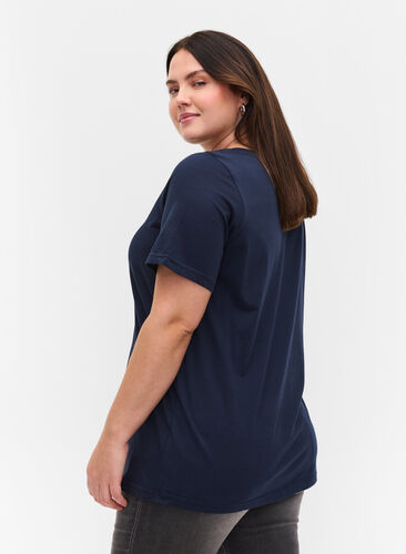 Organic cotton T-shirt with V-neckline, Navy Blazer, Model image number 1