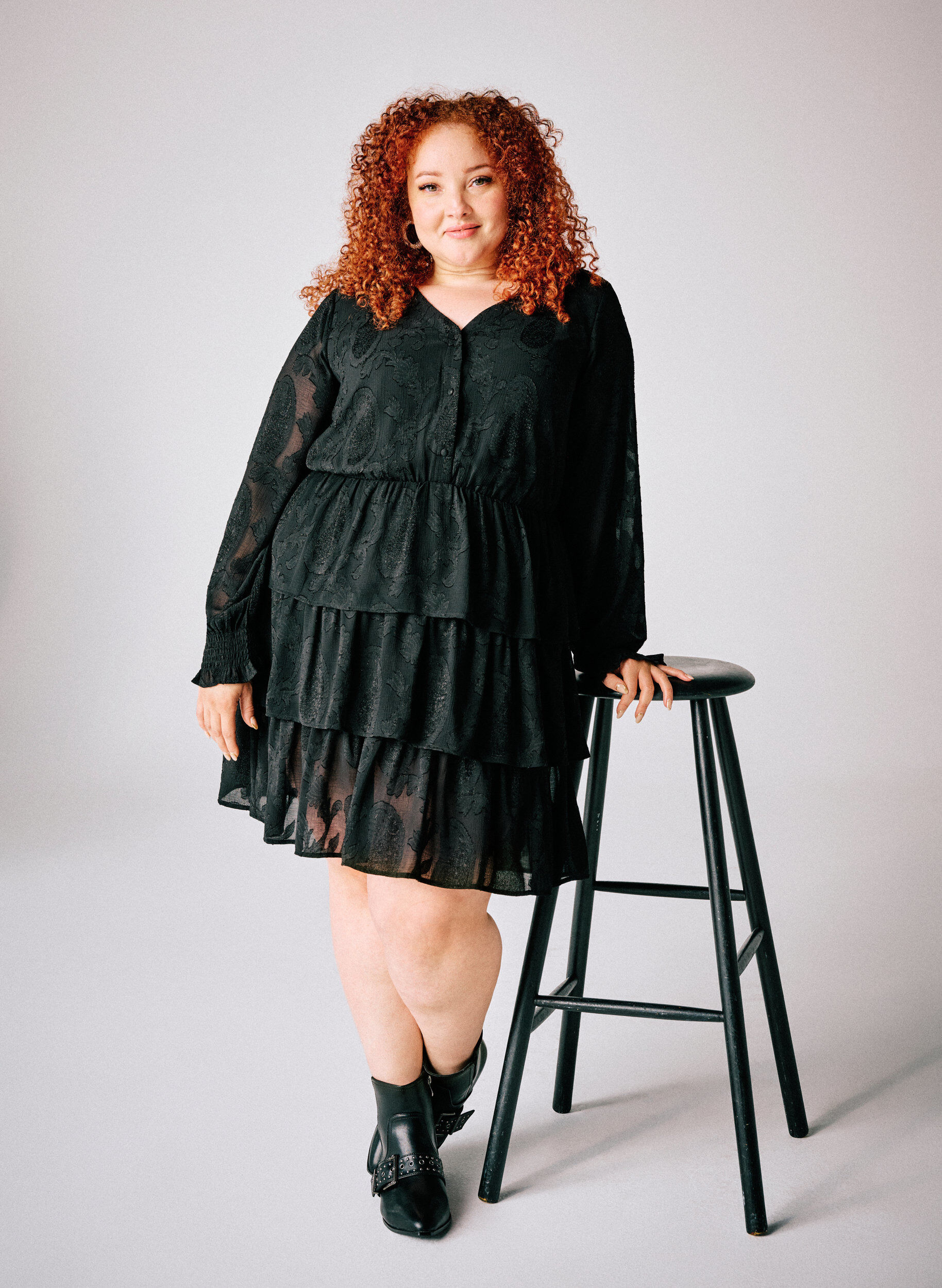 Short dress with ruffles and a textured pattern