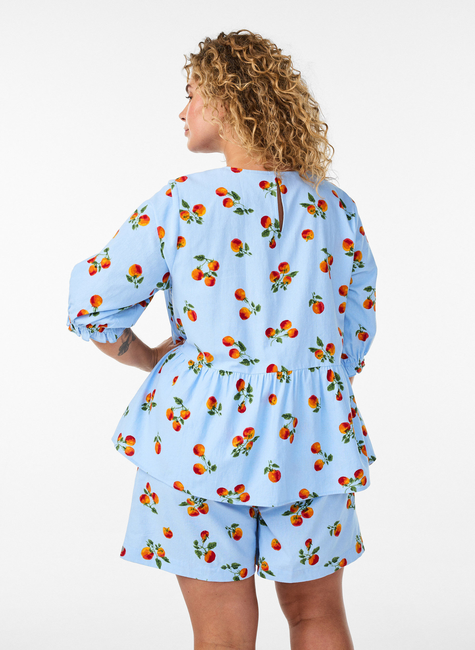 Zizzifashion Cotton shorts with a tomato print and high waist, Light Blue, Model image number 2