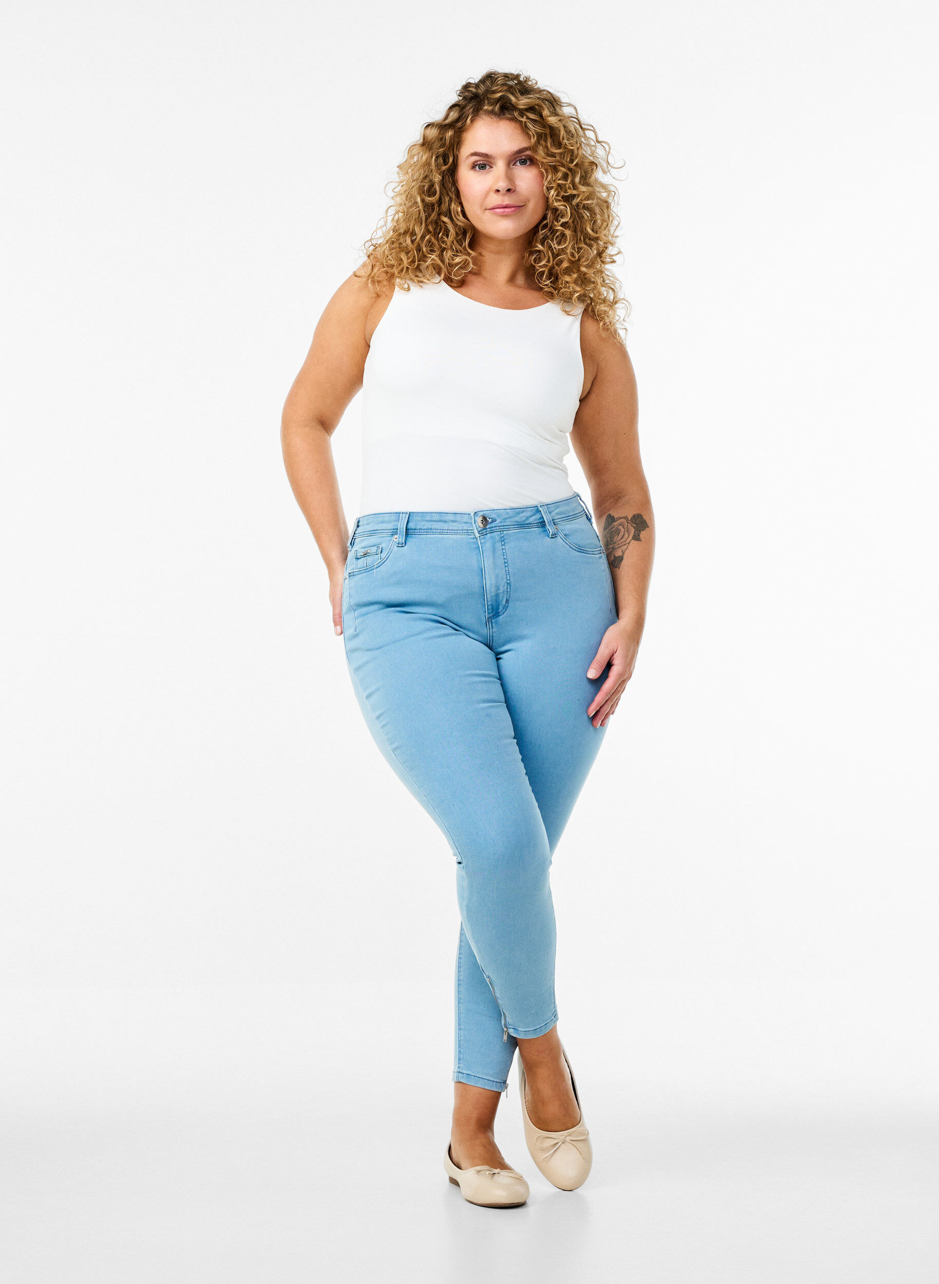 Cropped Amy jeans with a zip, Light Blue, Model