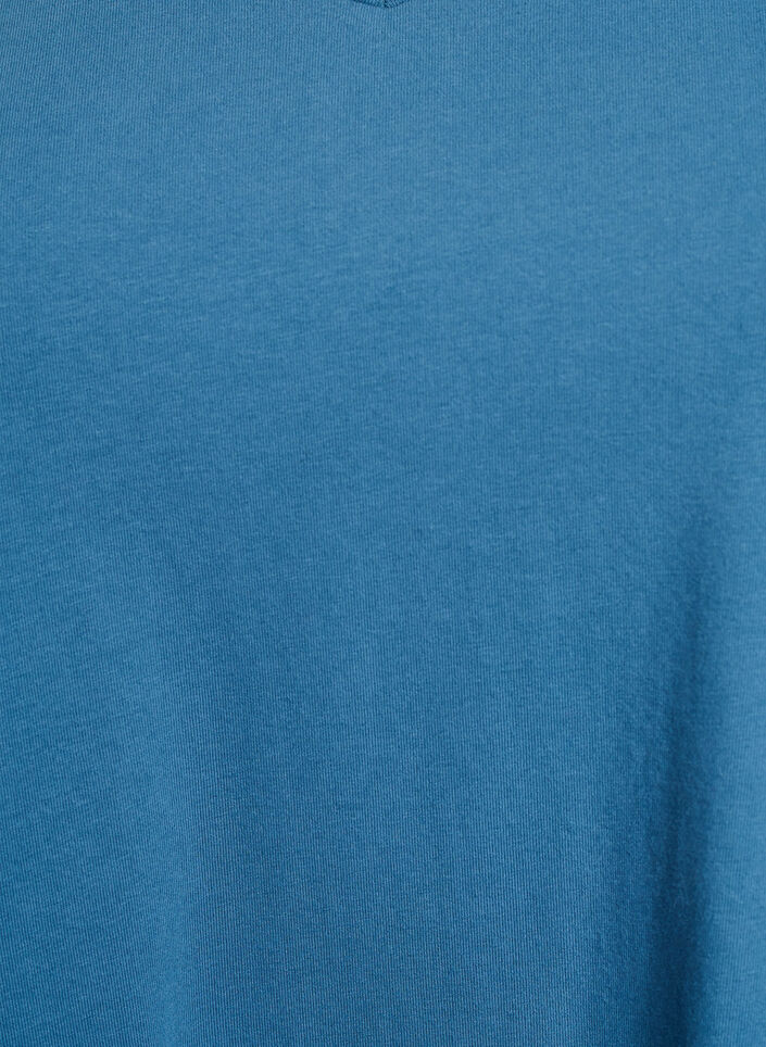 Solid coloured basic t-shirt in cotton, Grey, Packshot image number 2