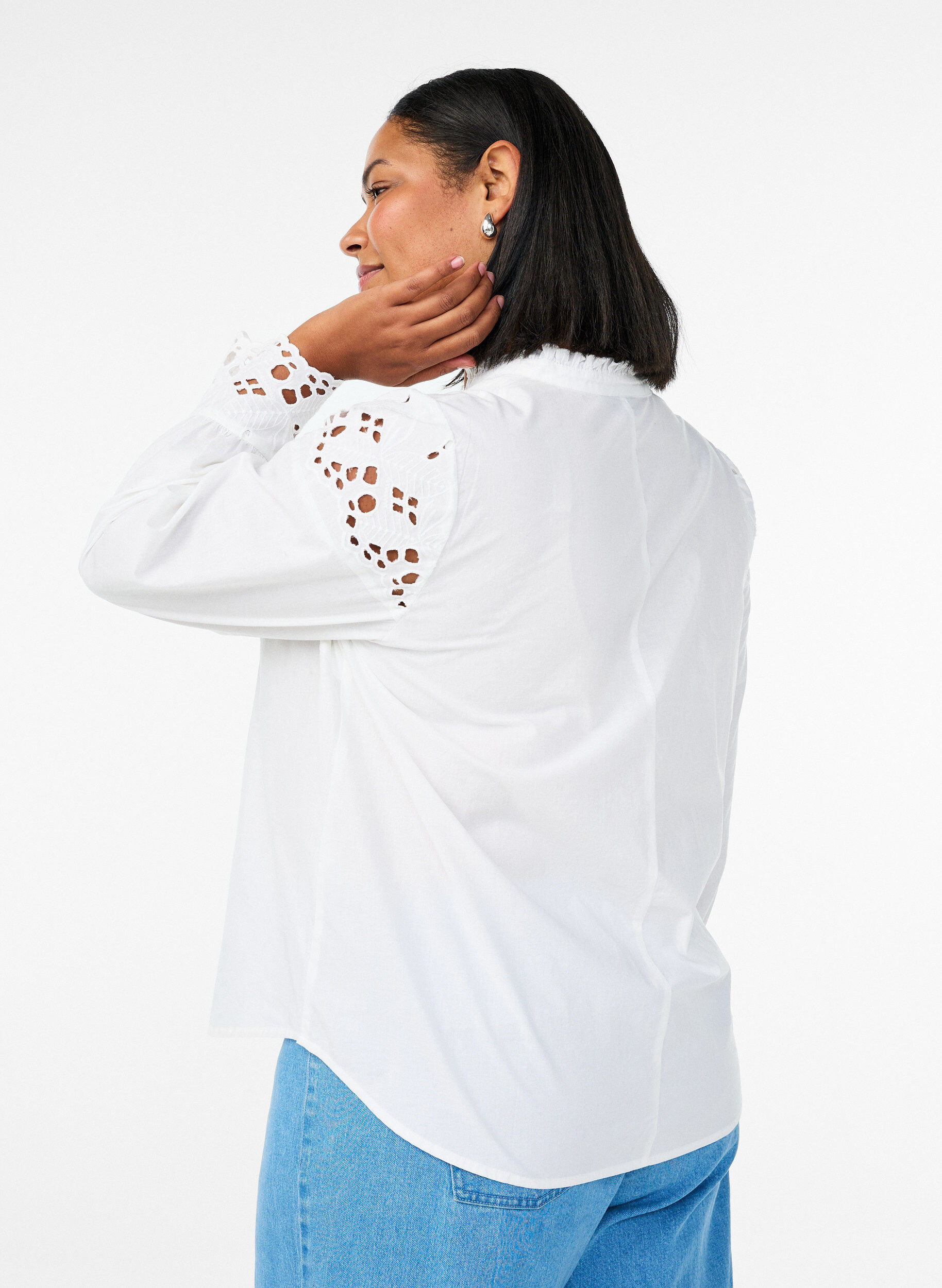 Zizzifashion Blouse with V-neck and broderie anglaise details, White, Model image number 2