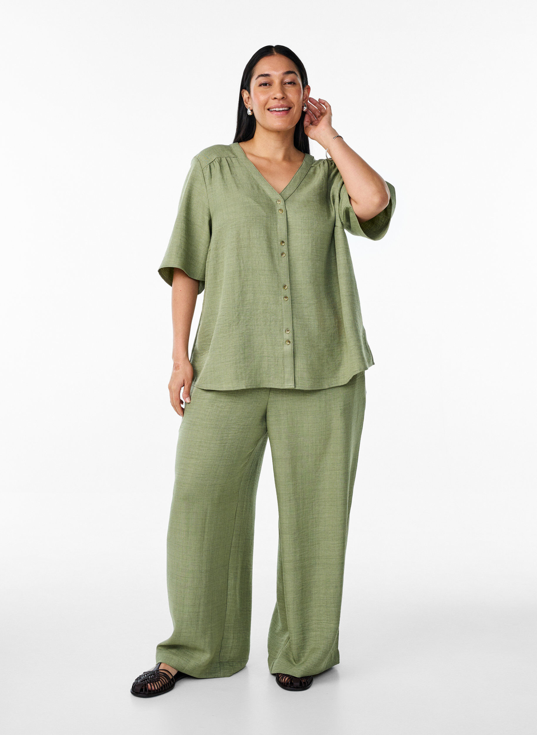 Zizzifashion V-neck shirt blouse with short sleeves, Green, Model image number 1