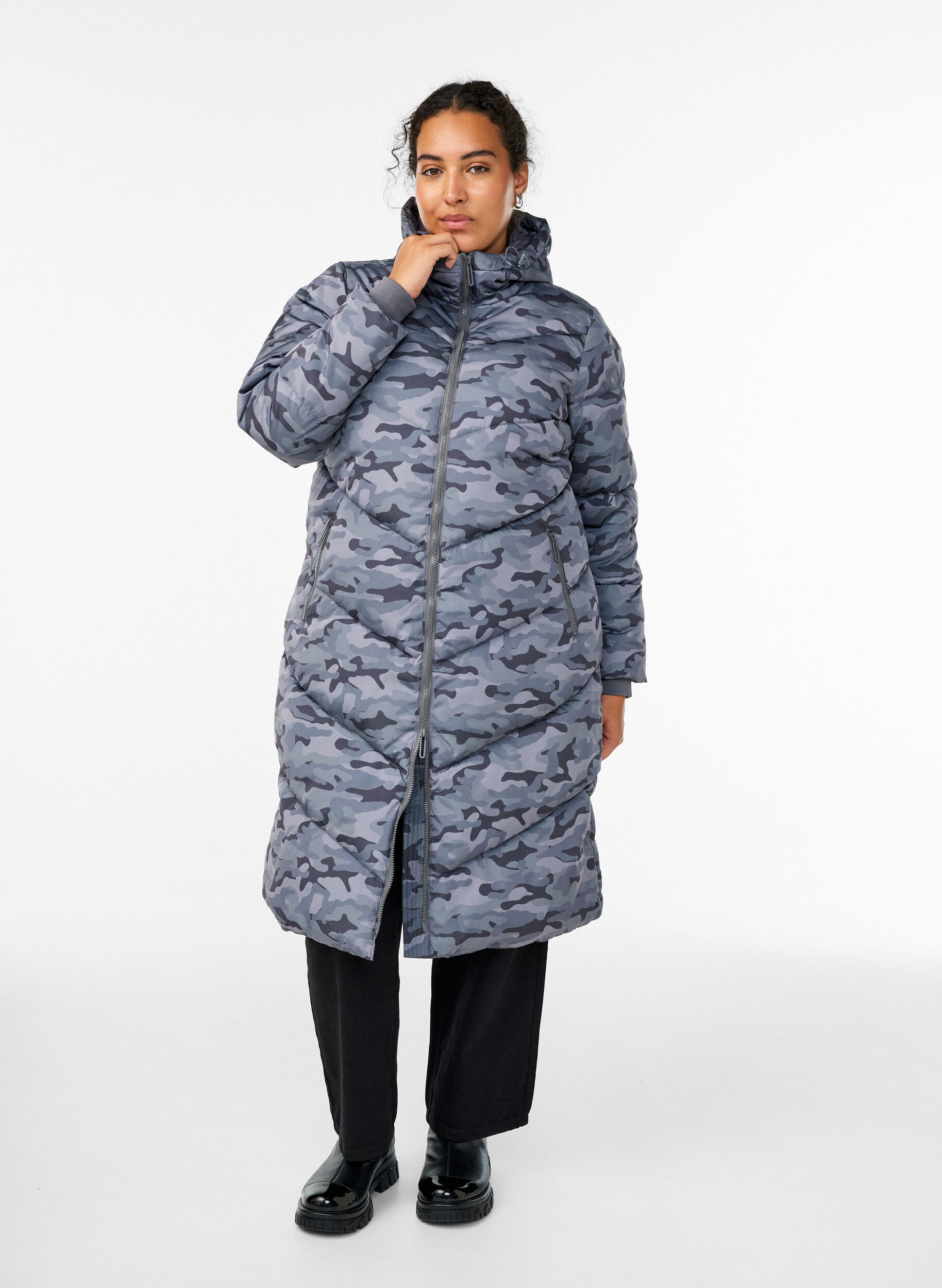 Long camouflage puffer jacket, Dark Grey, Model