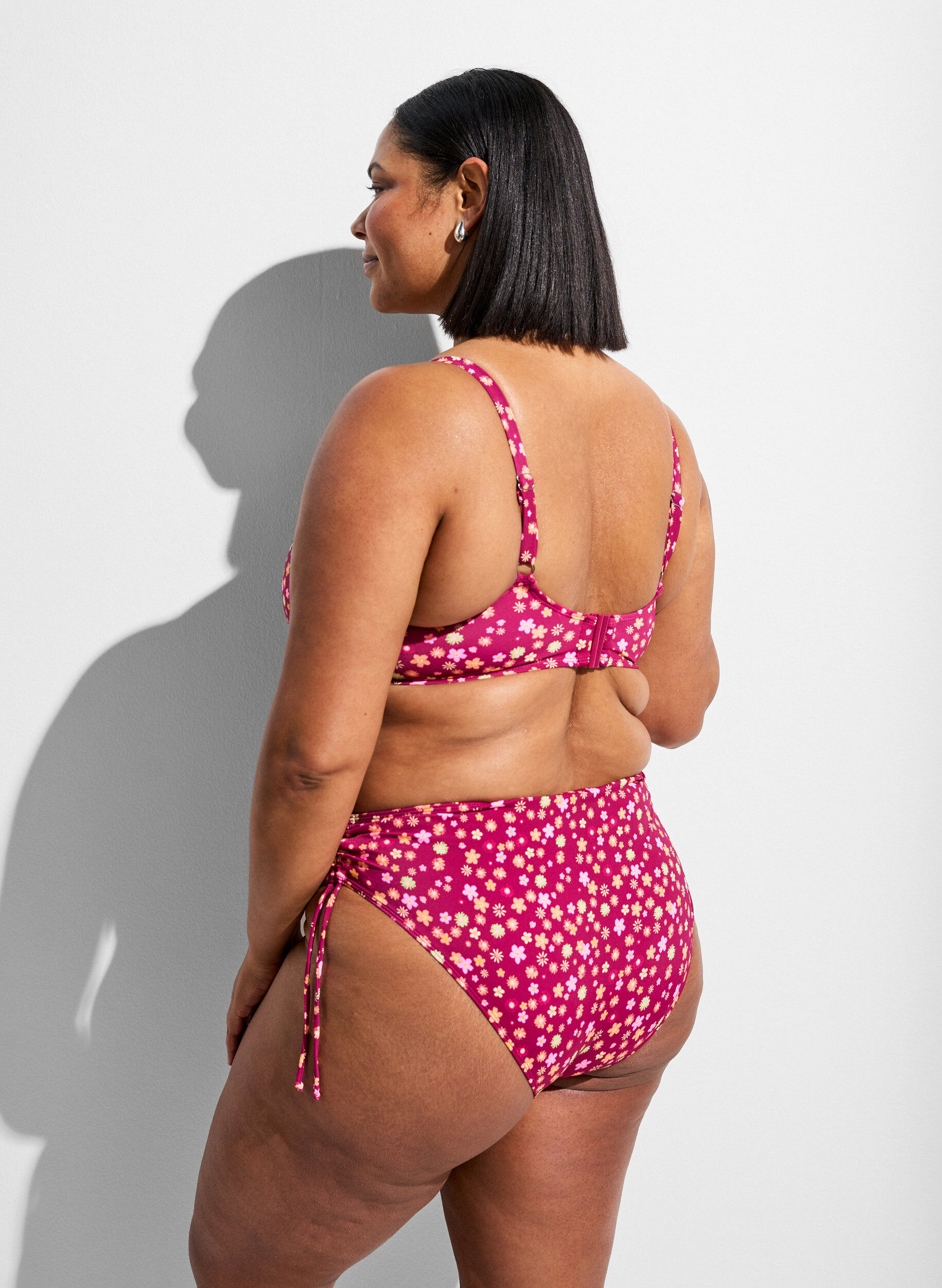 Zizzifashion Tai bikini briefs with tie-fastenings and floral print, Red, Model image number 1