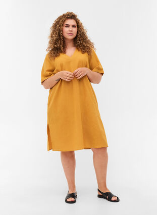 Short-sleeved dress in a cotton blend with linen, Honey Mustard, Model image number 2