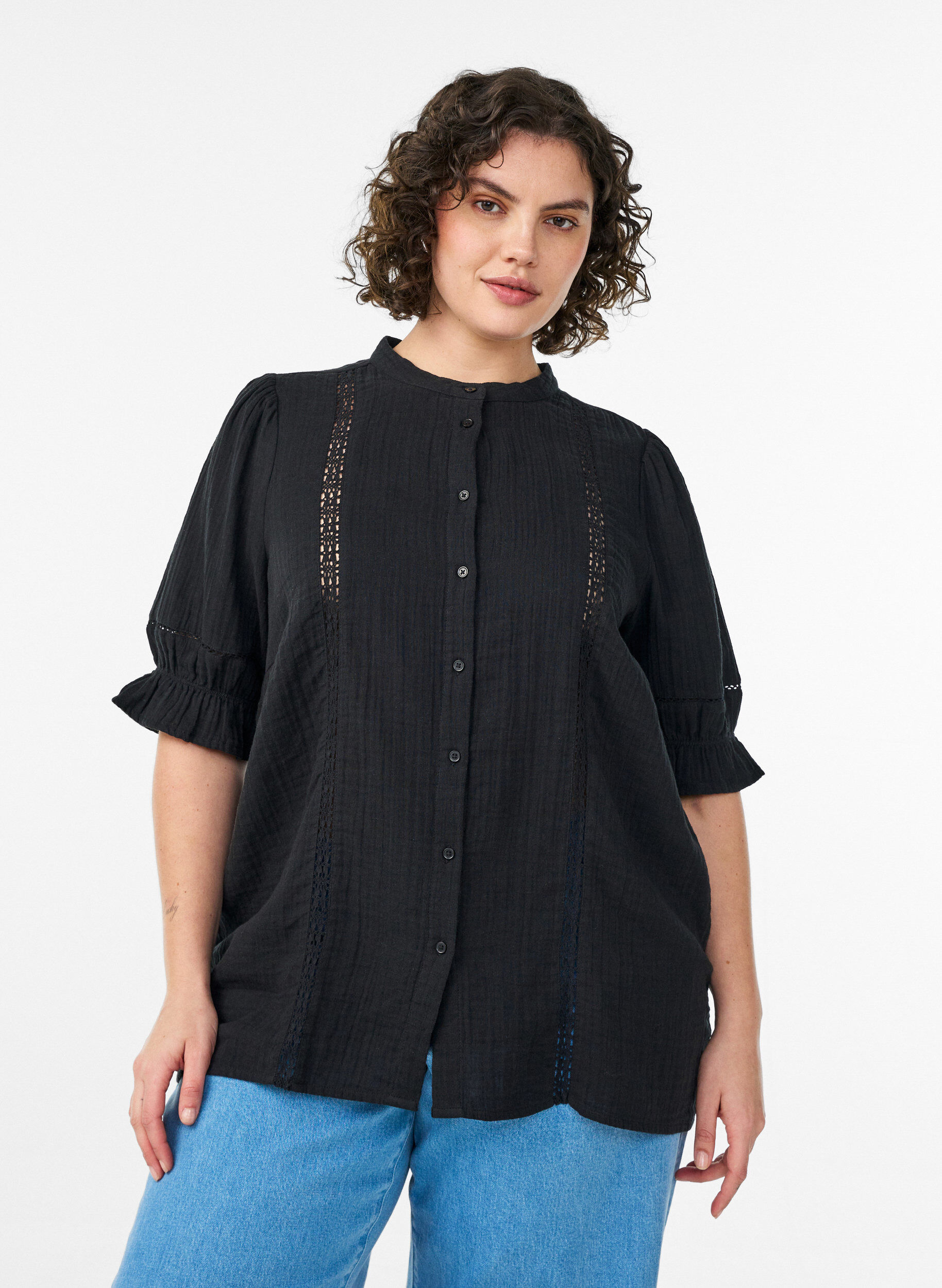 Zizzifashion Short-sleeved cotton muslin blouse with crochet trim, Black, Model image number 0