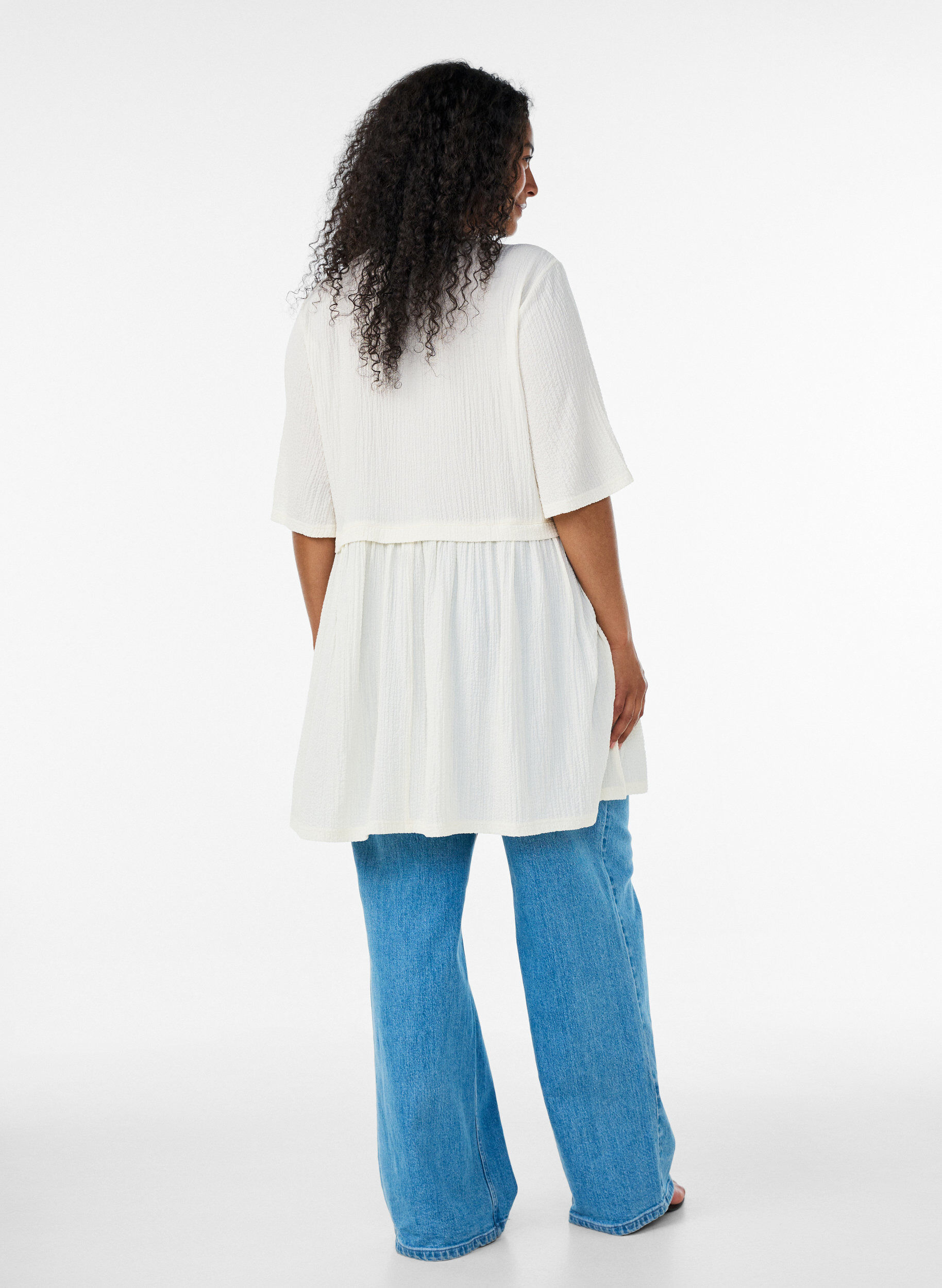 Zizzifashion Tunic with crinkled texture and 1/2 sleeves, Vanilla, Model image number 2