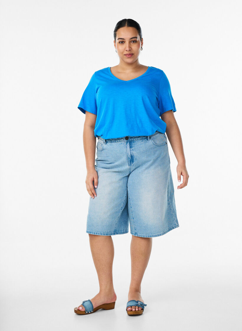 Short-sleeved basic t-shirt with v-neck, Blue, Model image number 1