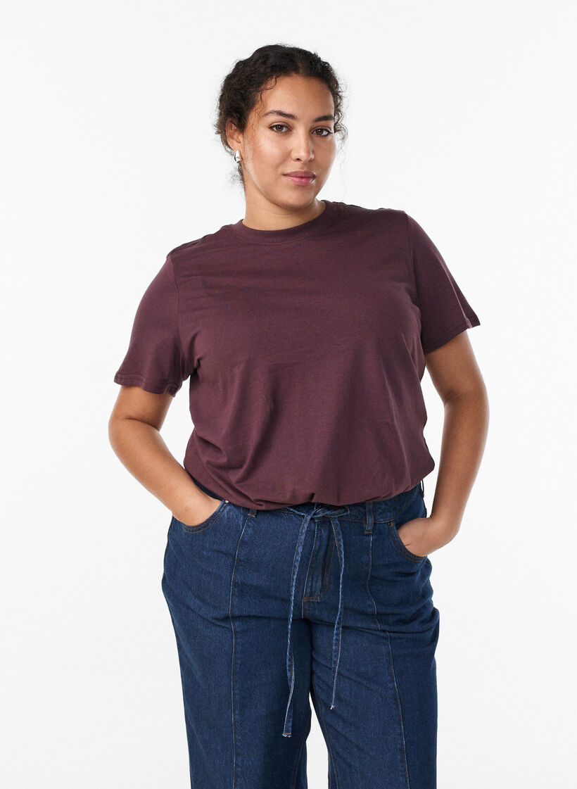 Basic cotton T-shirt with round neck, Dark Bordeaux, Model image number 0