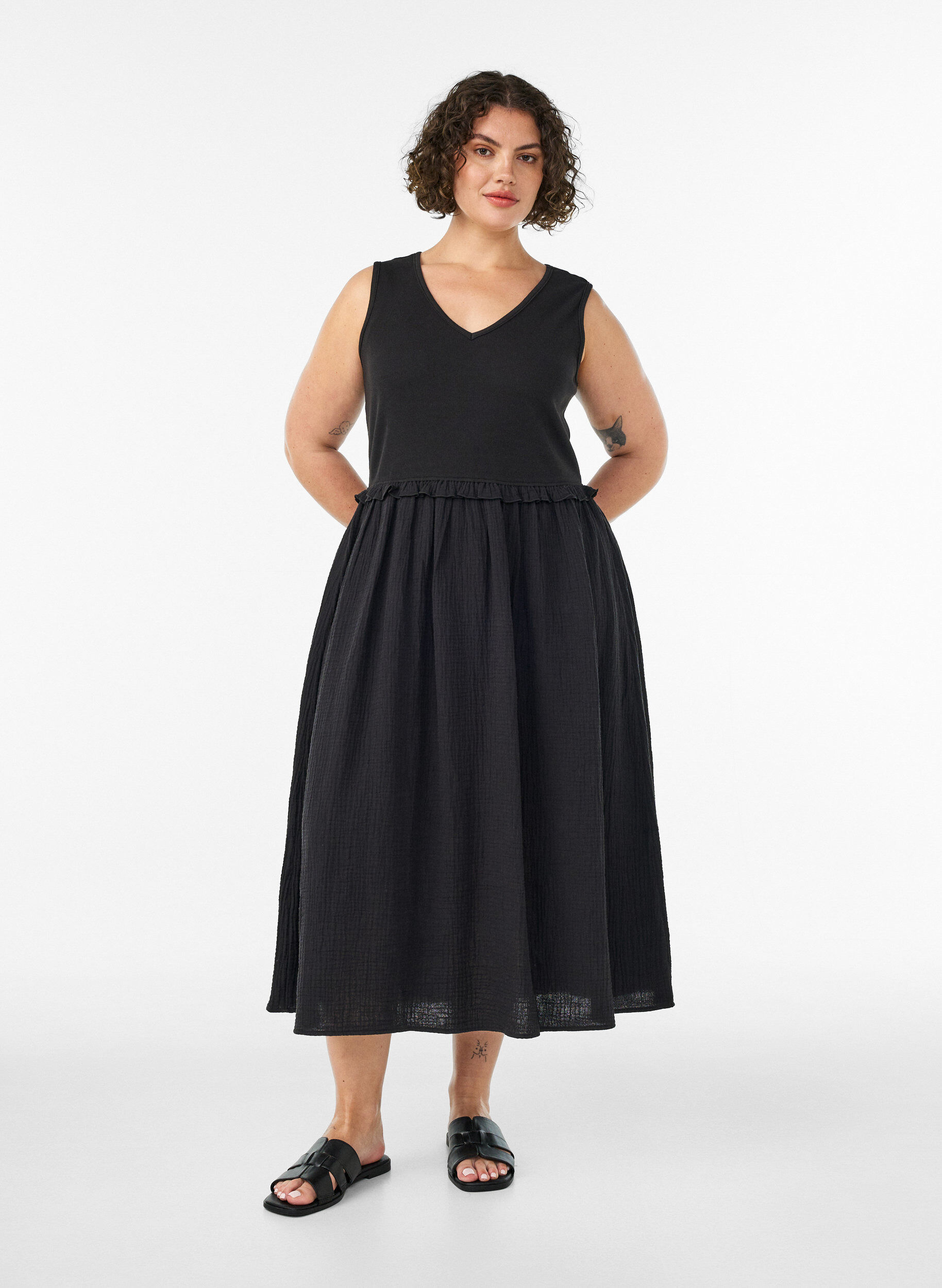 Sleeveless cotton midi dress with rib and muslin, Black, Model