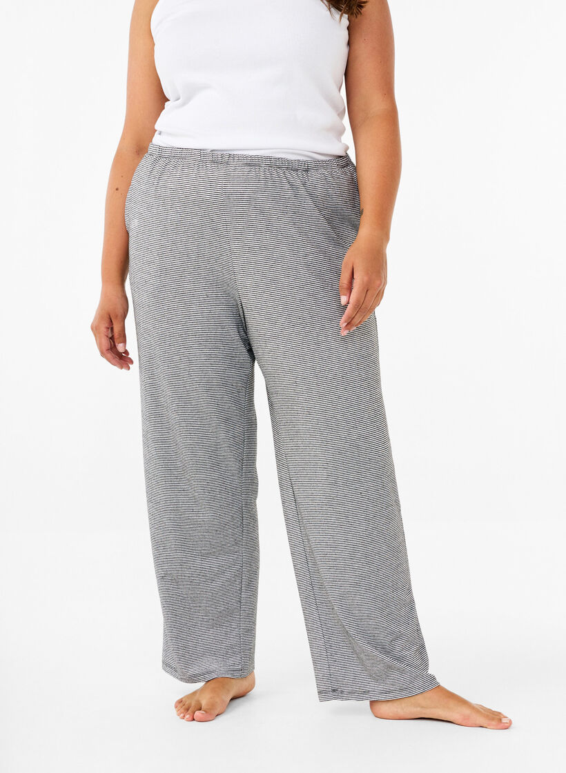 Night trousers with pockets, Striped DGM , Model image number 2