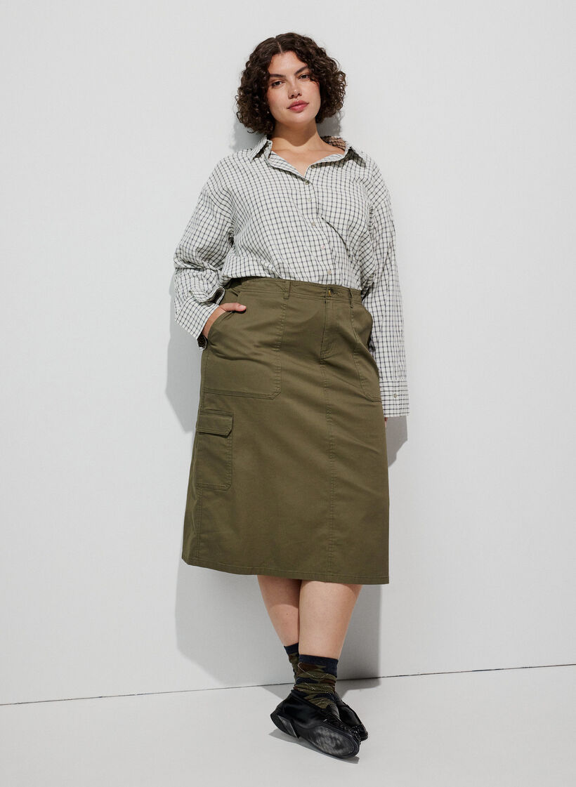 Cotton cargo skirt with a back slit, Green, Model image number 1