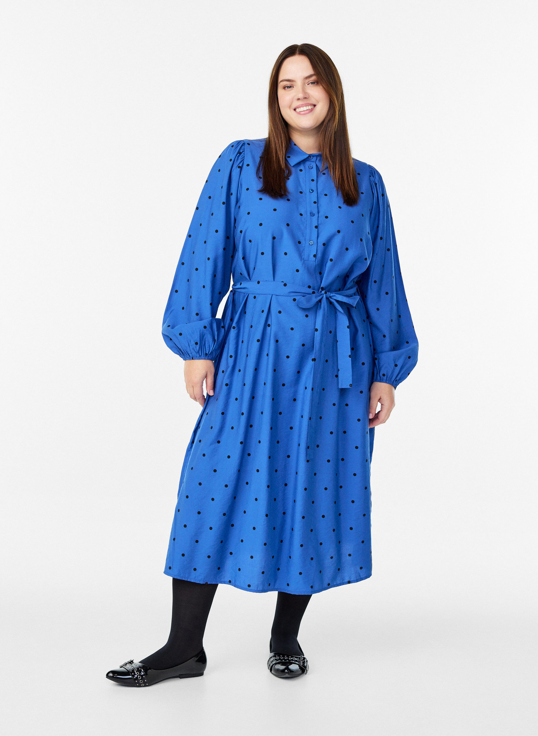 Dotted midi dress with detachable tie belt, Blue, Model