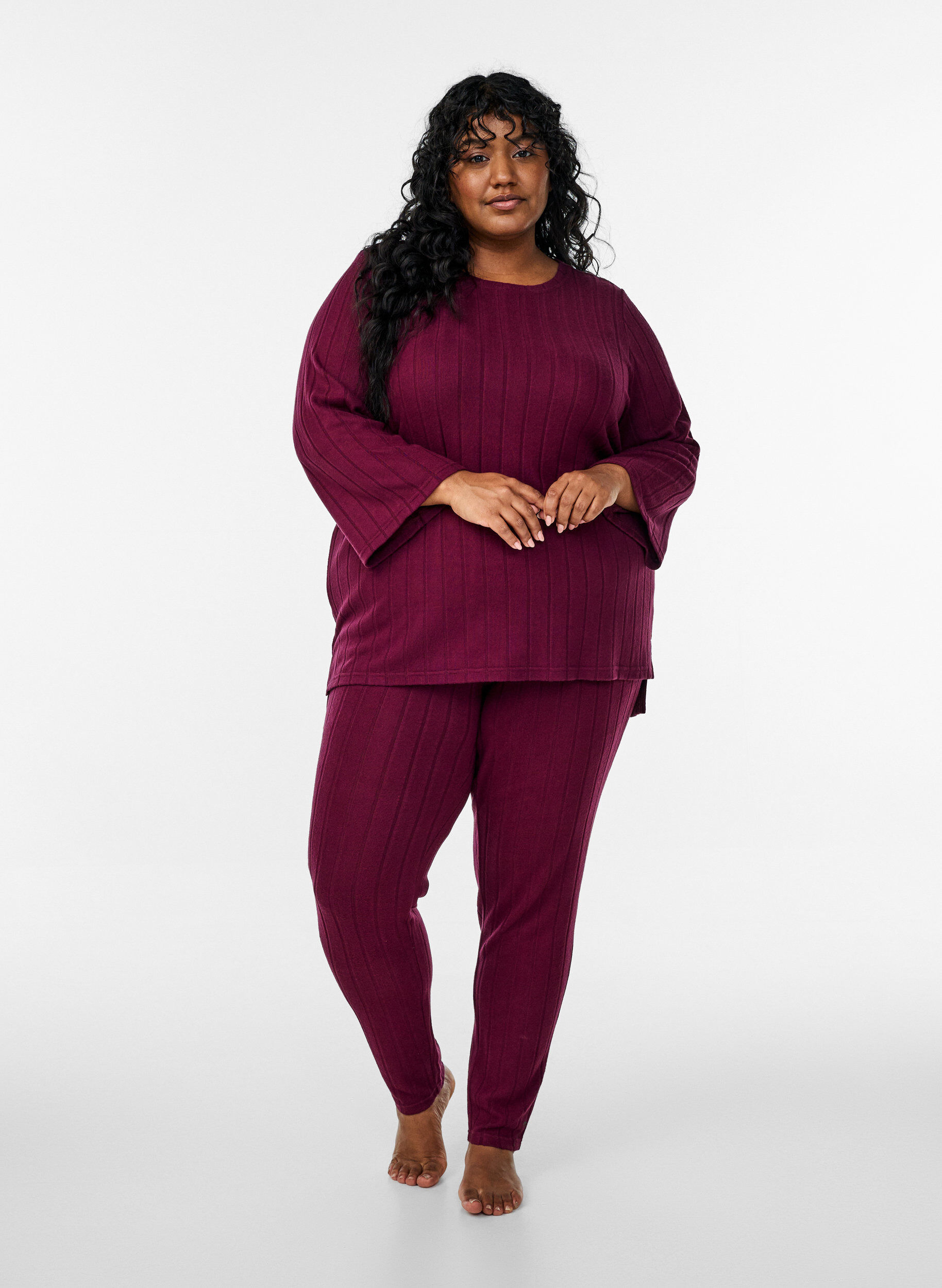Lounge trousers with pockets, Dark Bordeaux, Model