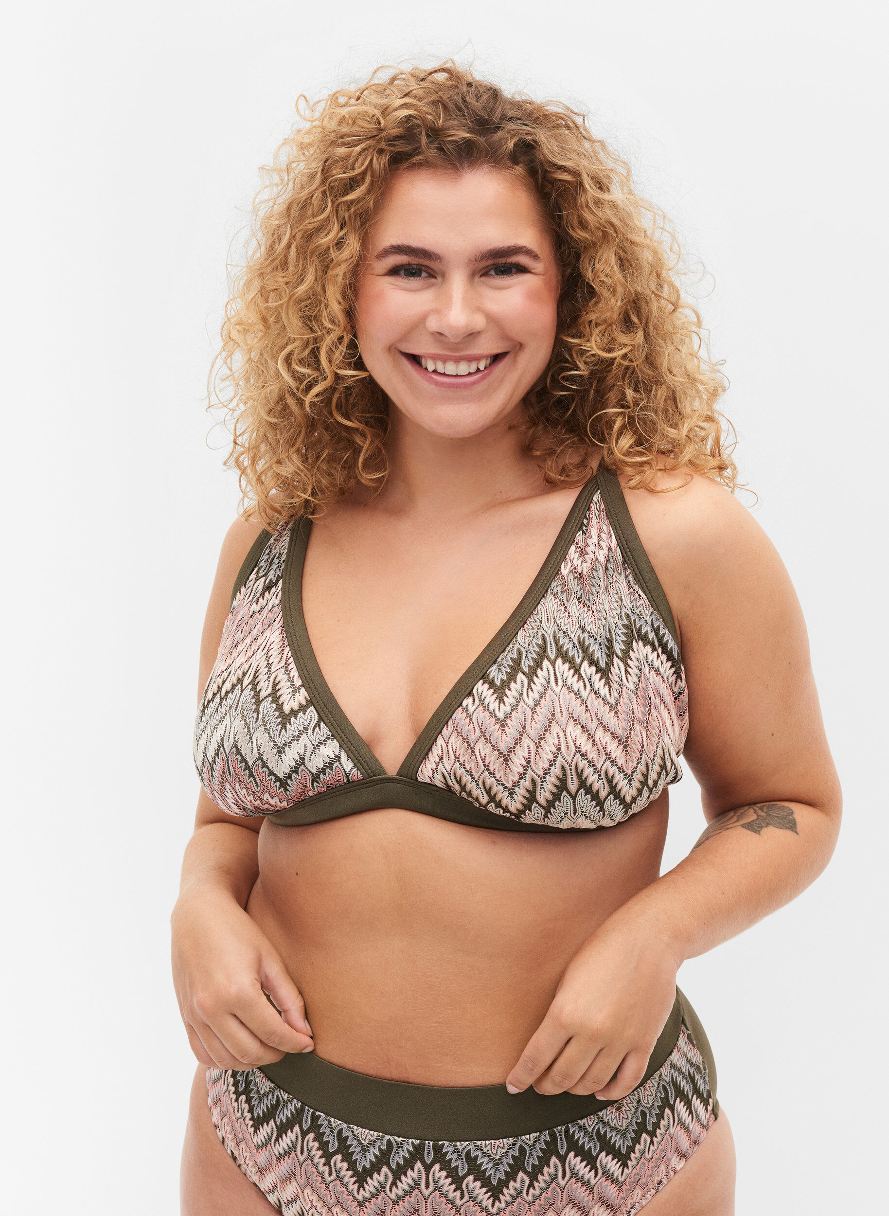 Zizzifashion Patterned triangle bikini top, Beech AOP, Model image number 0