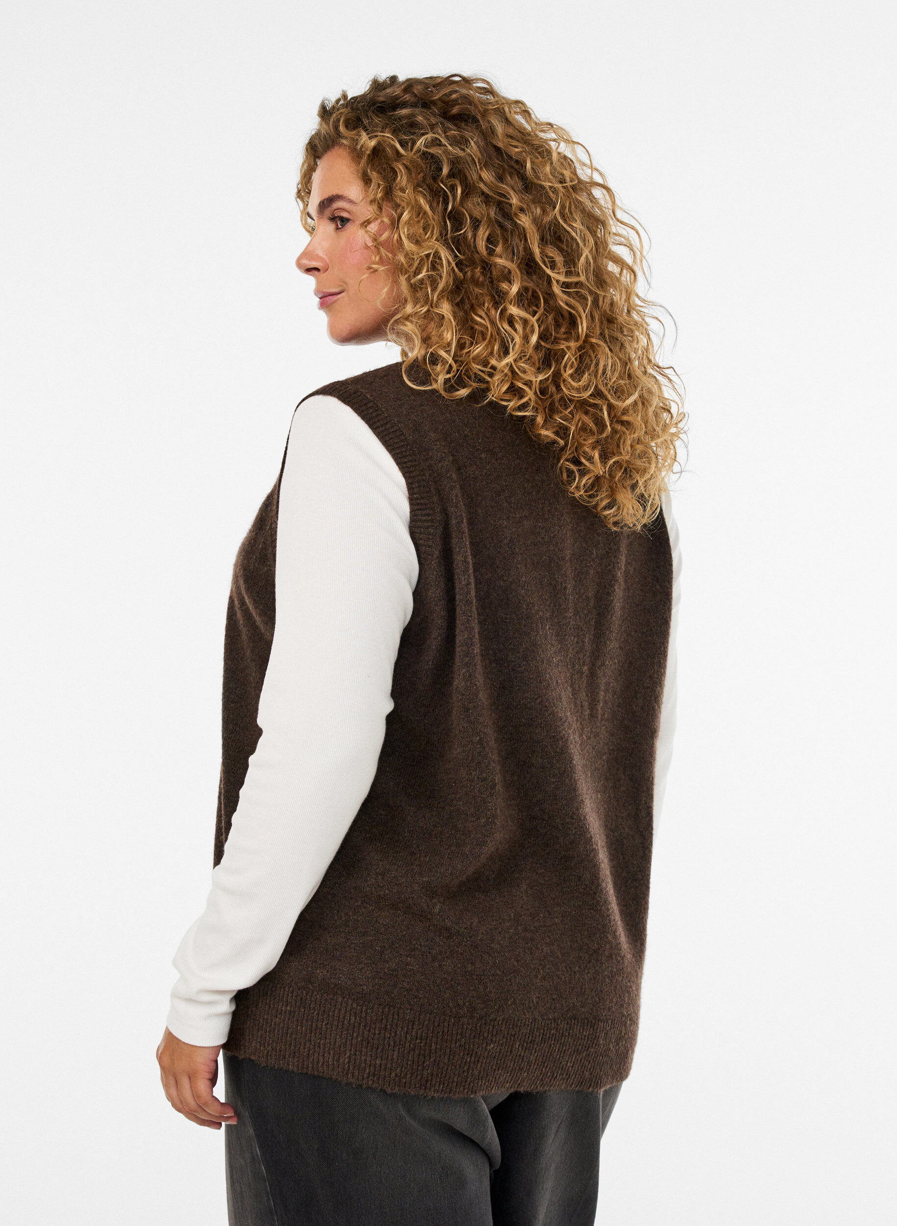 ZizzifashionKnitted vest with decorative buttons, Brown, Model image number 2