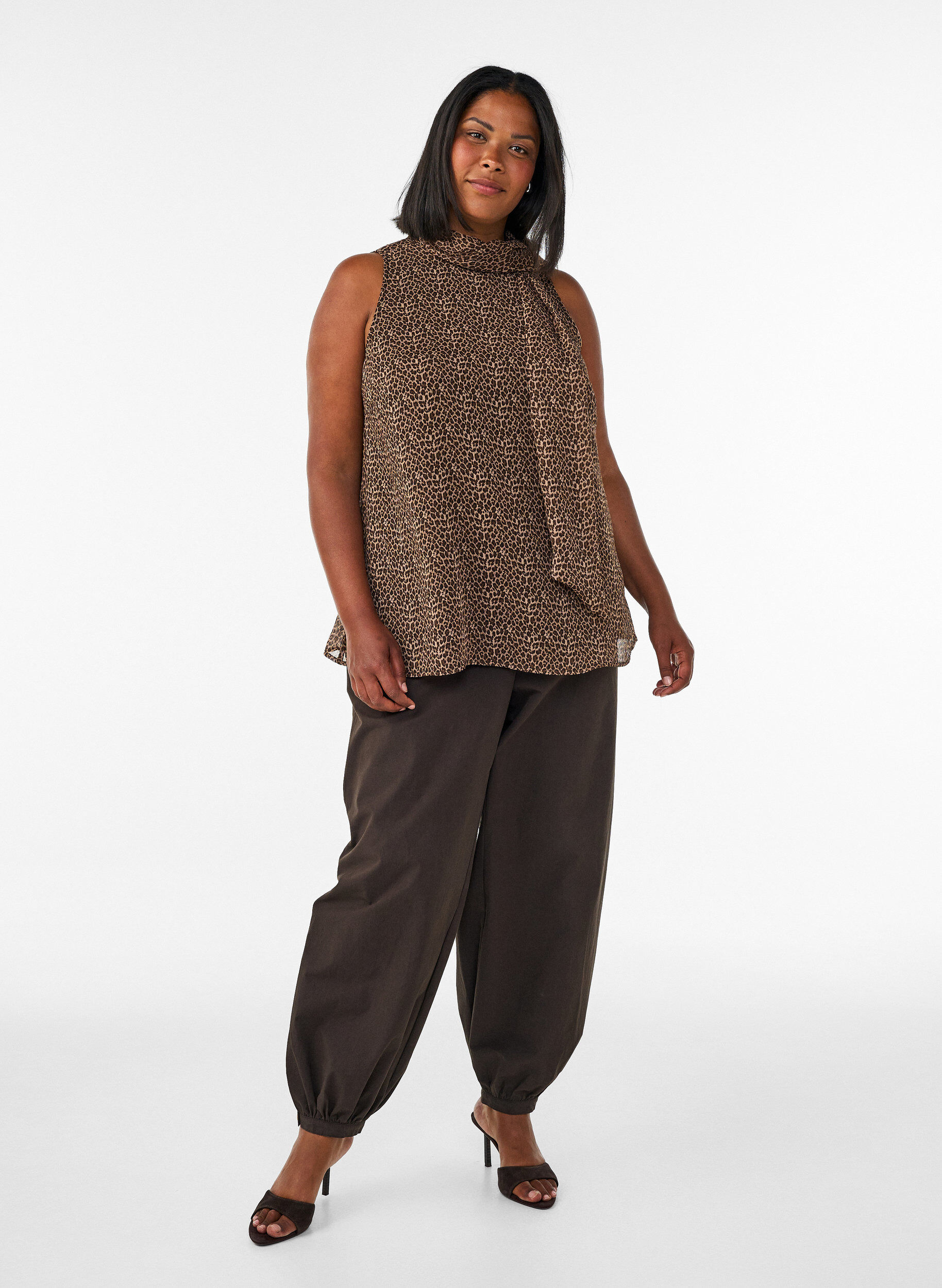 Zizzifashion High-neck sleeveless blouse with a bow, Brown, Model image number 1