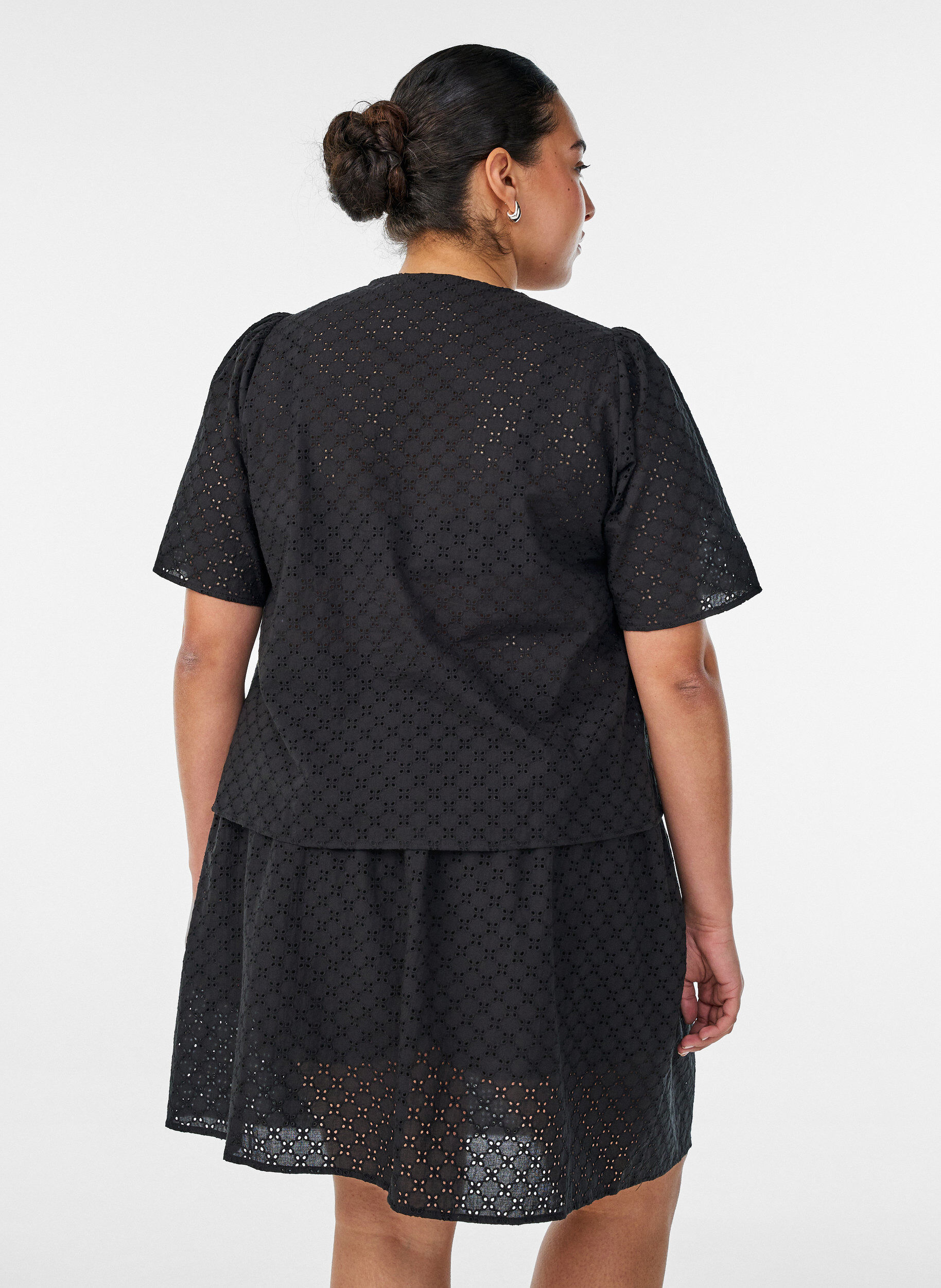 Zizzifashion Blouse in broderie anglaise with button fastening, Black, Model image number 2