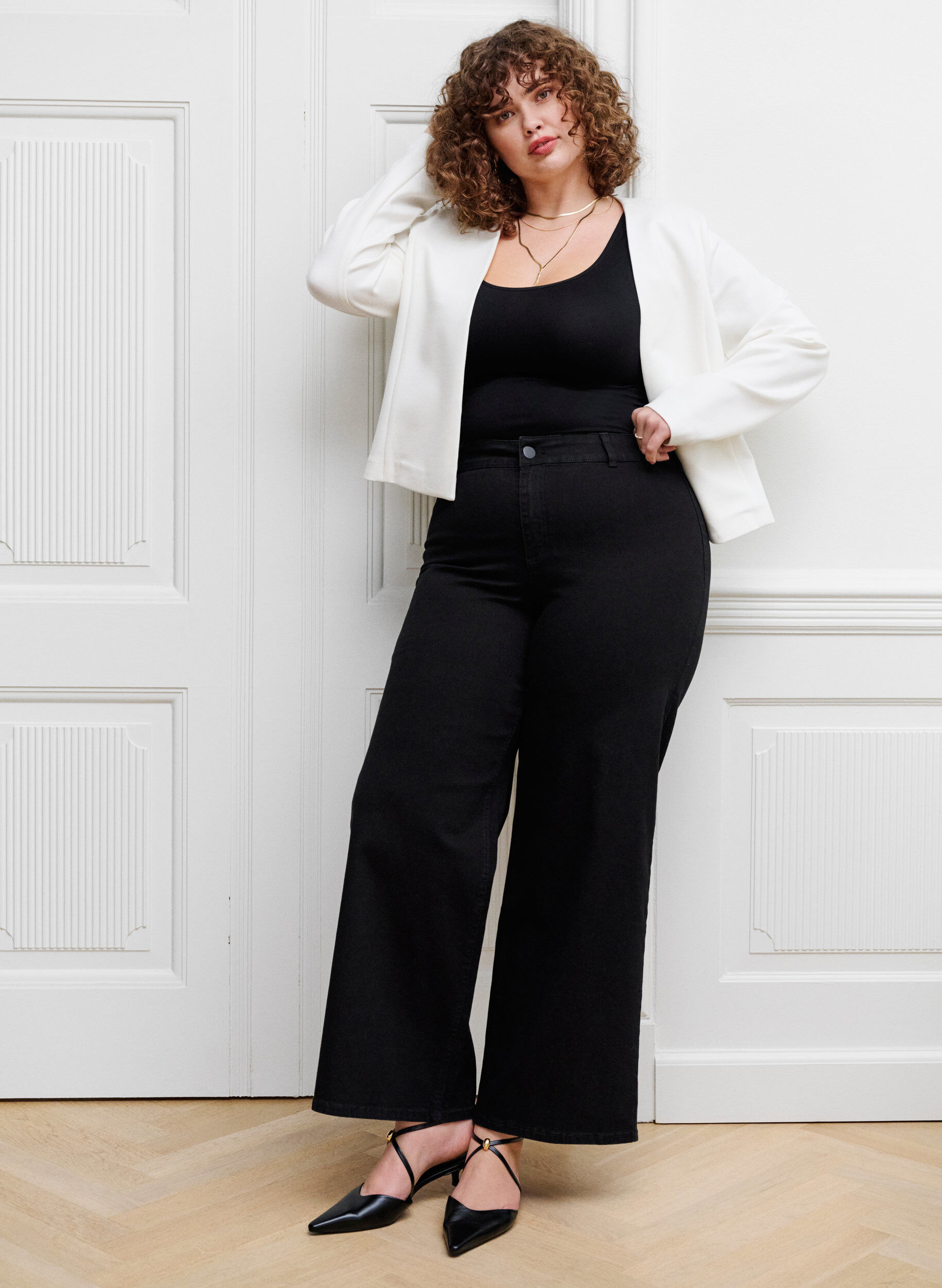 High-waisted jeans with wide legs
