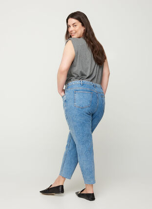 Cropped mom fit Mille jeans with a loose fit, Light blue denim, Model image number 1
