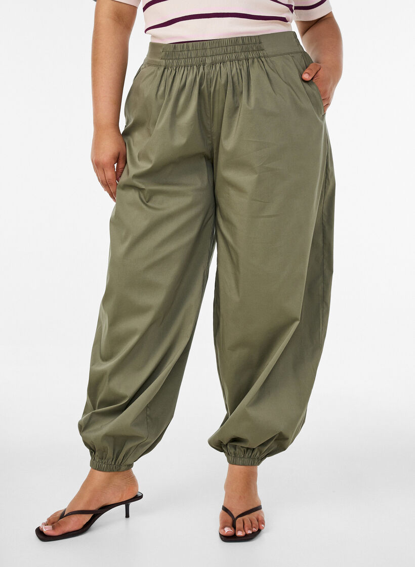 Balloon trousers with pockets and an elasticated waistband, Green, Model image number 2
