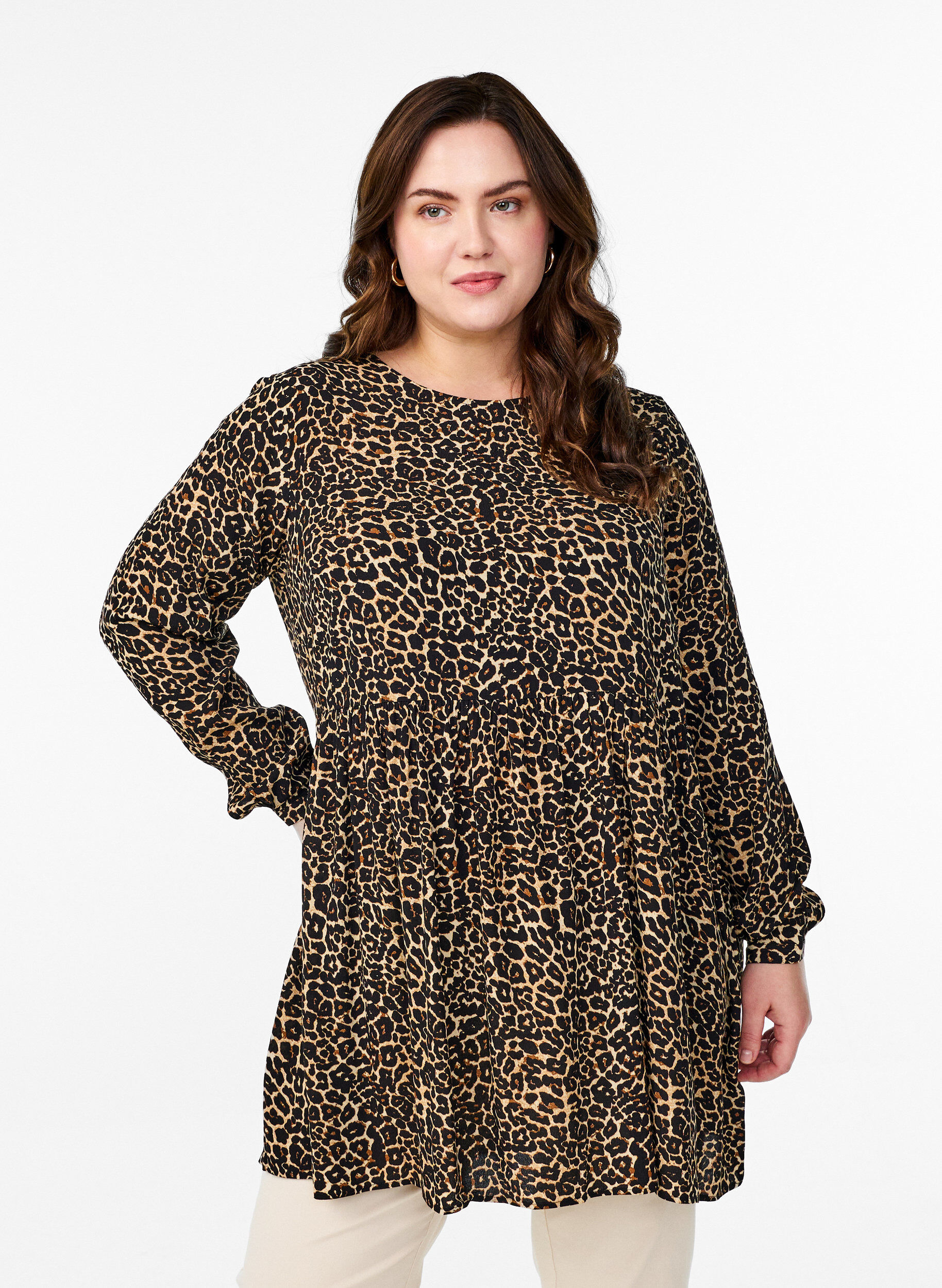 Long-sleeved tunic with a seam, Brown, Model