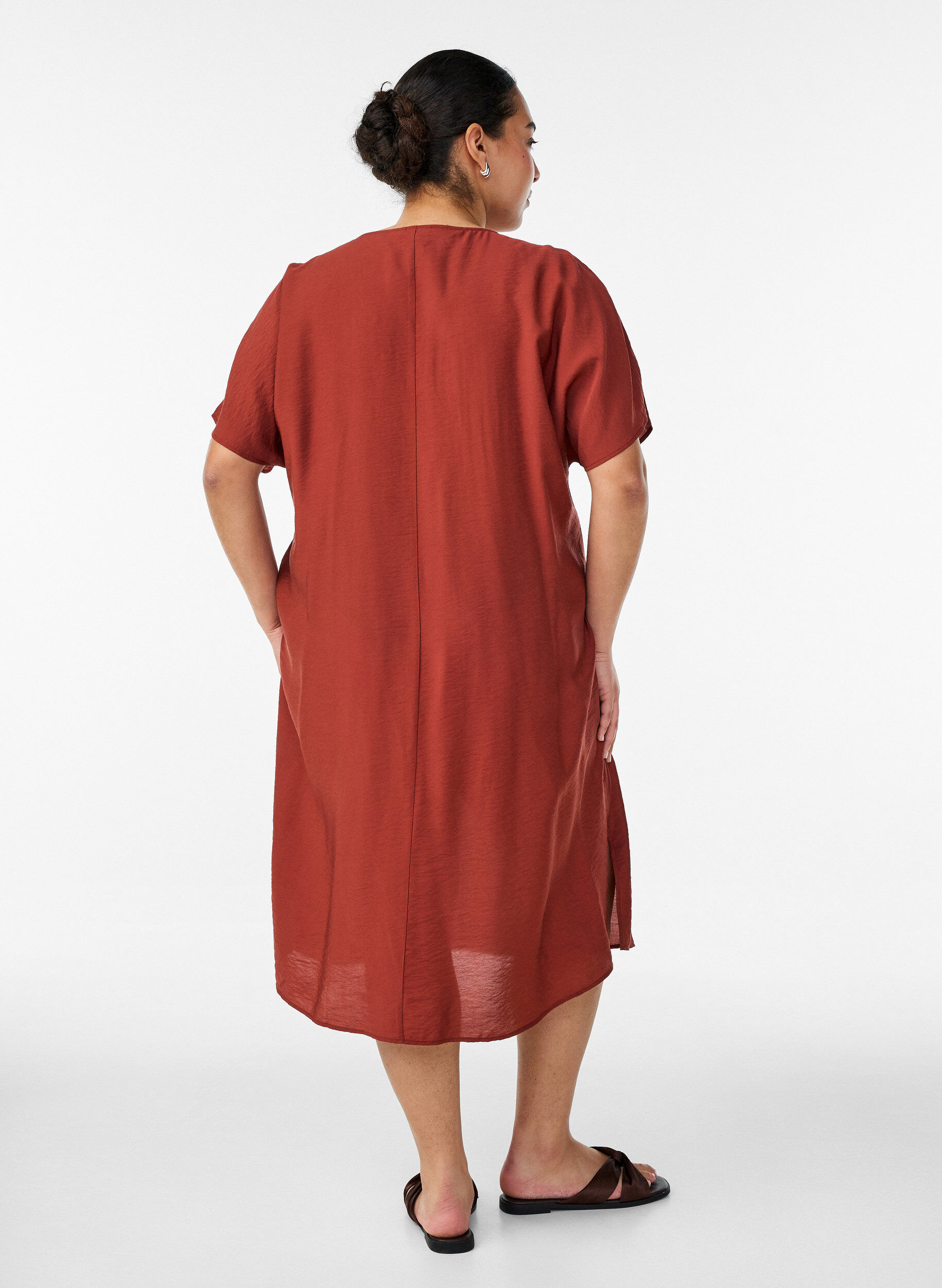 Zizzifashion V-neck dress in viscose, Red, Model image number 2