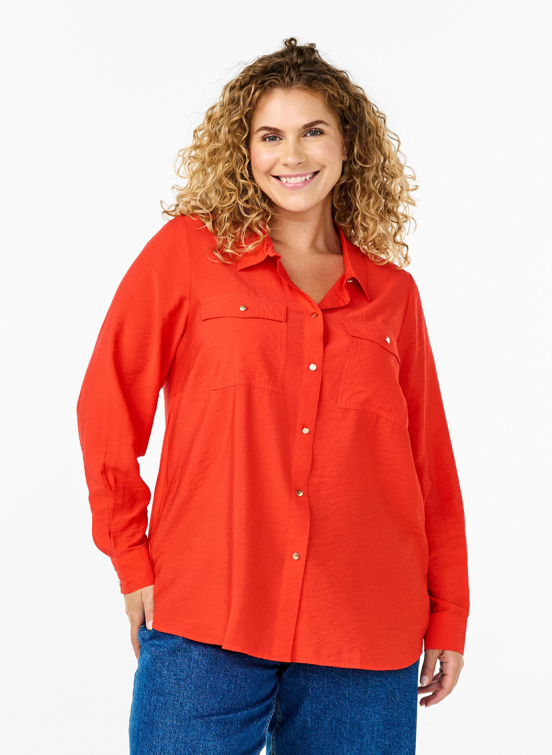 Shirt with collar and chest pockets, Red, Model