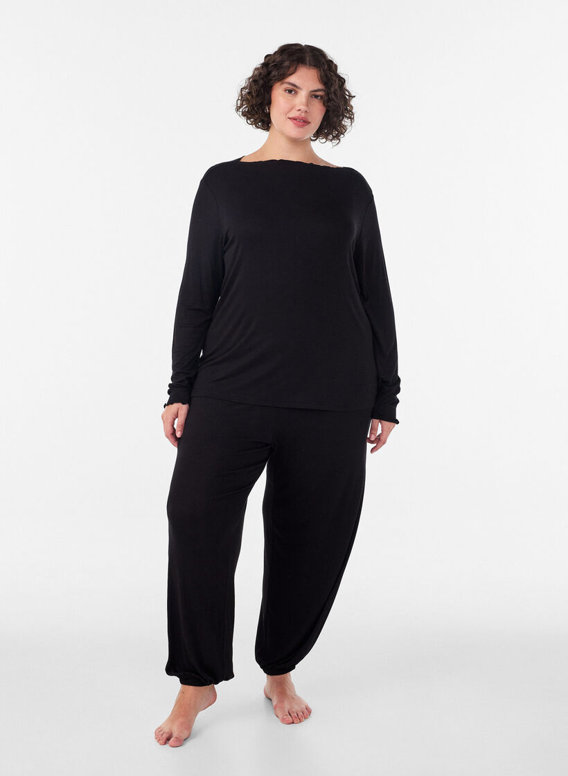 Loose pyjama bottoms in viscose with an elastic waist, Black, Model image number 1