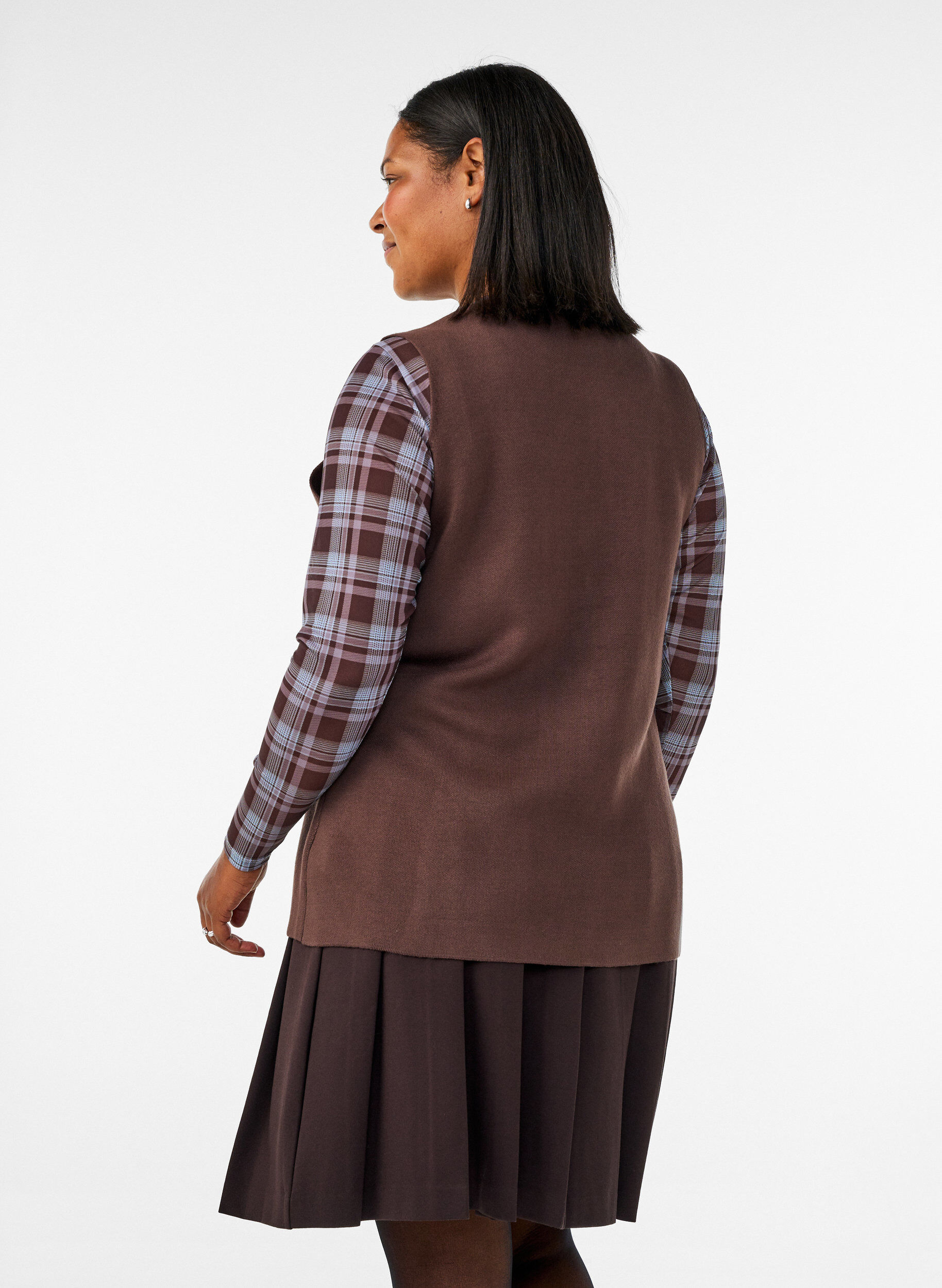 ZizzifashionSleeveless knit vest with decorative buttons, Brown, Model image number 2