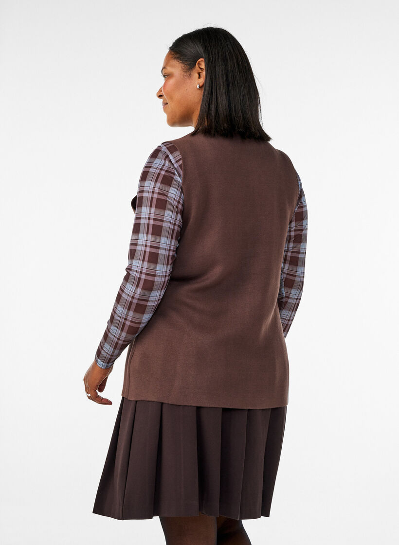 Sleeveless knit vest with decorative buttons, Brown, Model