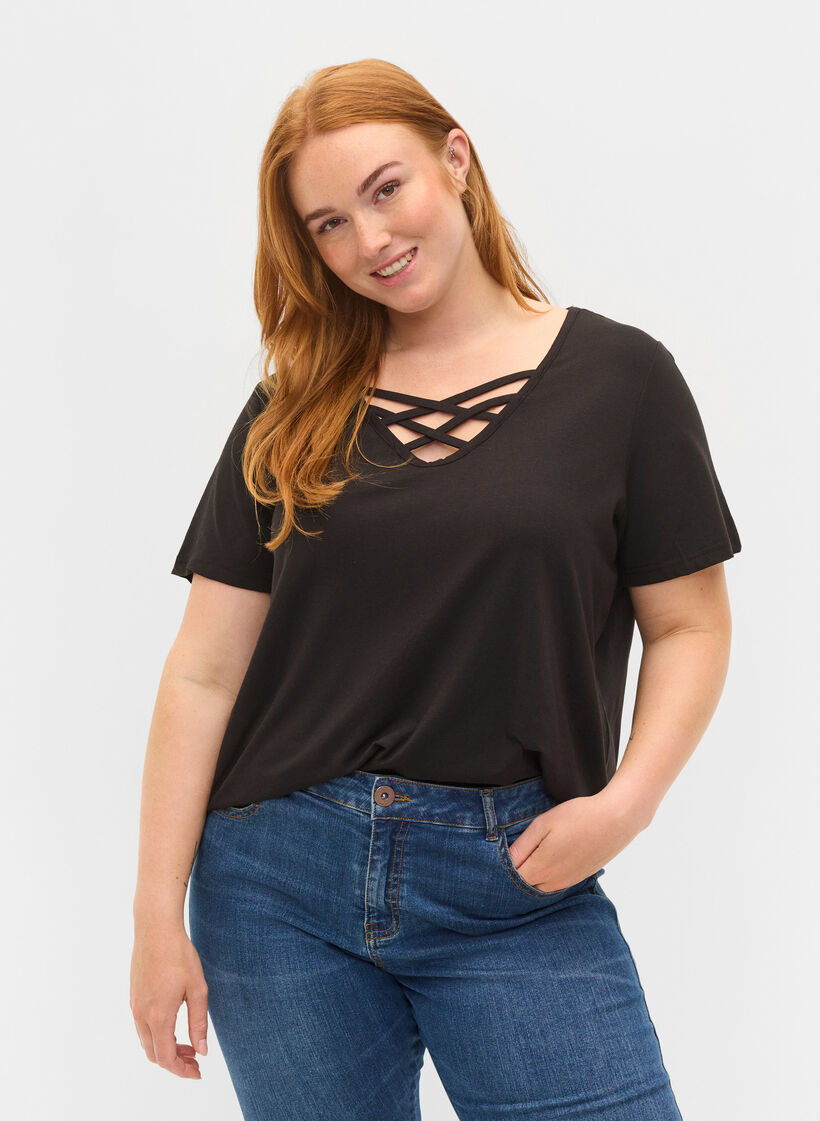 Short sleeve t-shirt with v-neckline, Black, Model image number 0