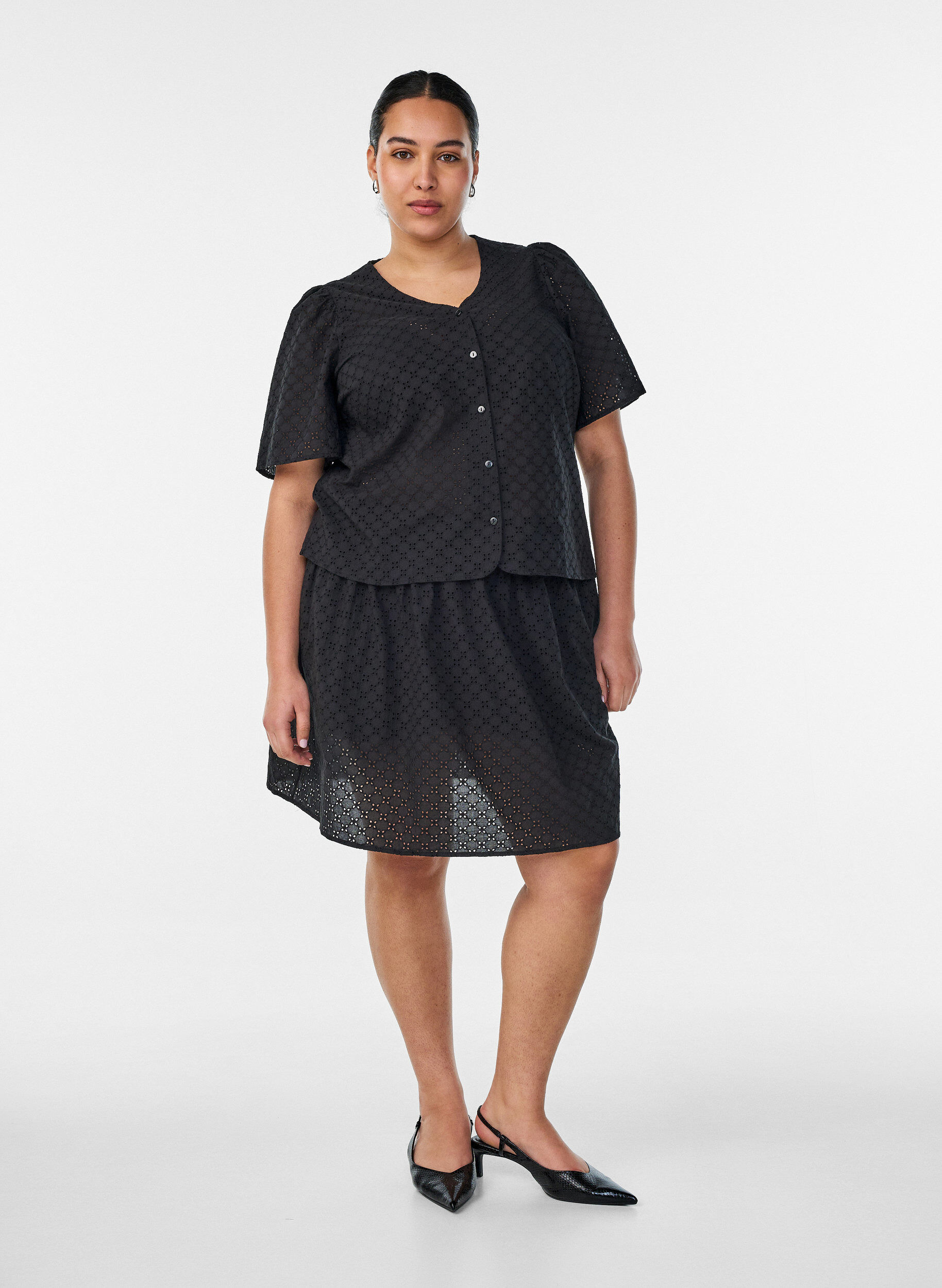 Zizzifashion Blouse in broderie anglaise with button fastening, Black, Model image number 1