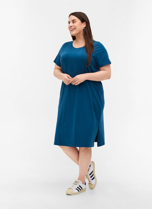 Short-sleeved dress in cotton with slit, Majolica Blue, Model image number 2