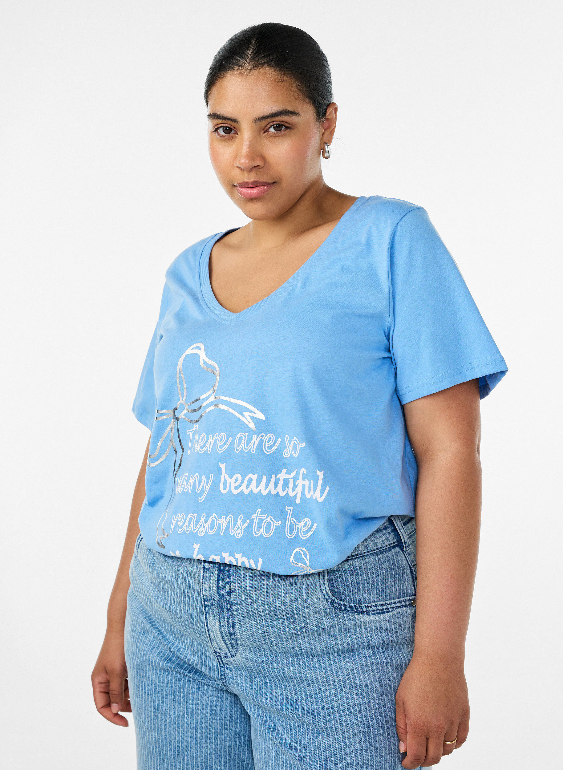 Zizzifashion Cotton T-shirt with V-neck and front print, Light Blue, Model image number 0