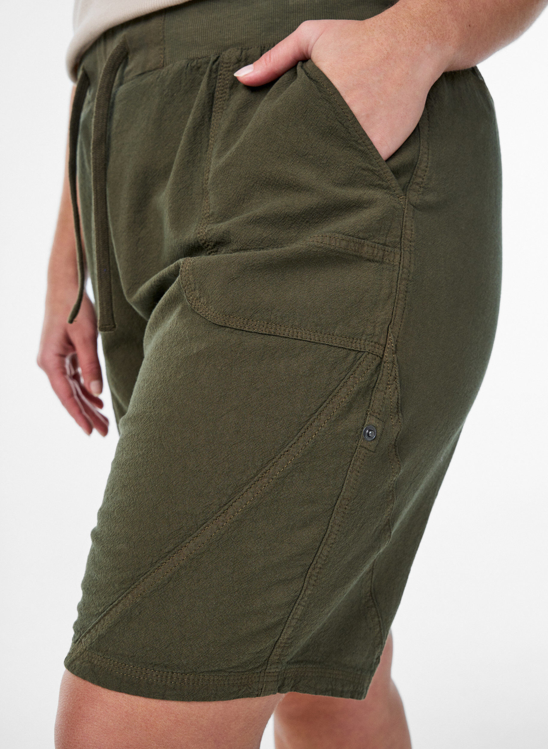 Zizzifashion Loose cotton shorts with pockets, Green, Model image number 3