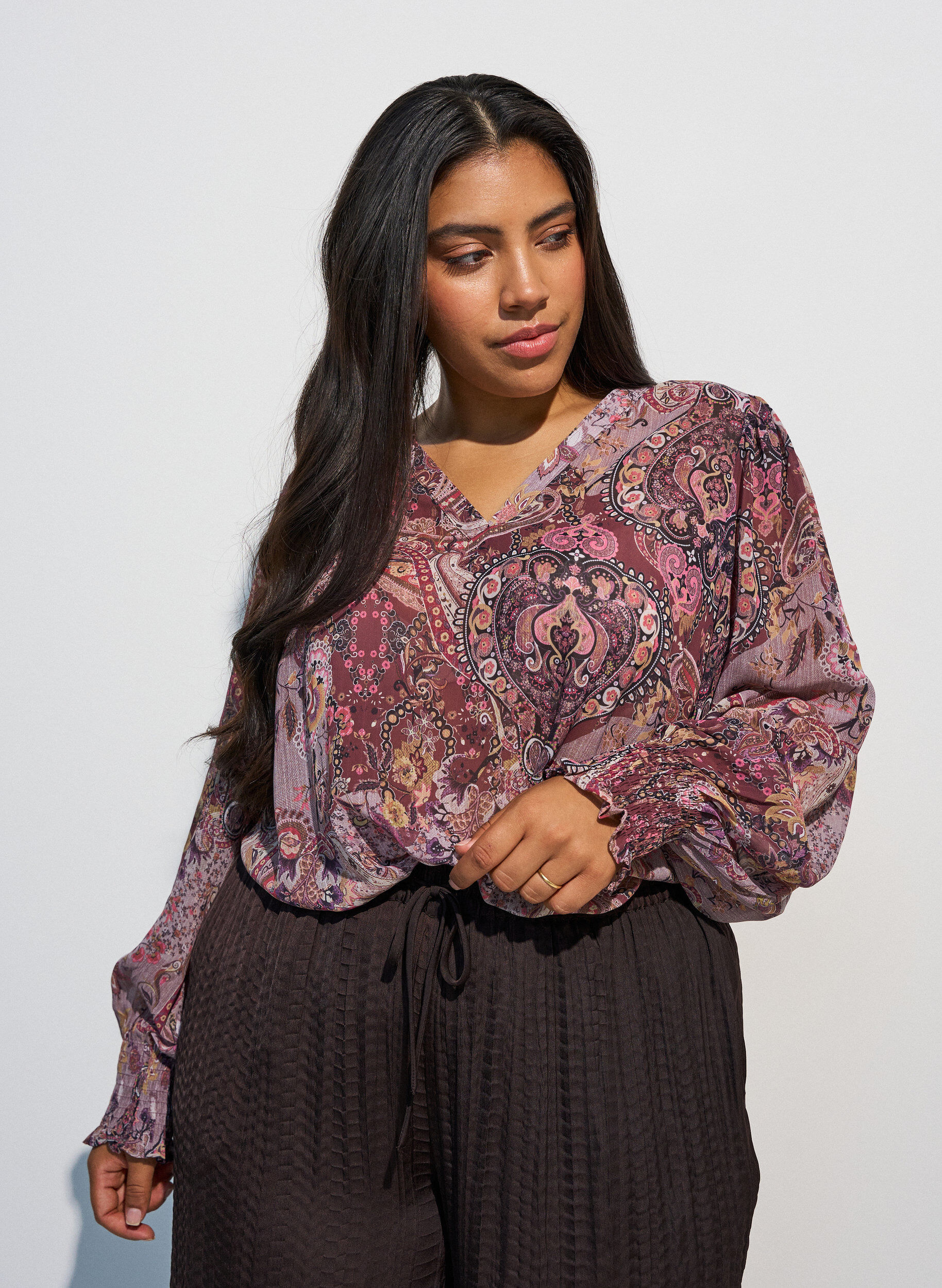 Tunic with paisley print and smocked cuffs, Rose, Model