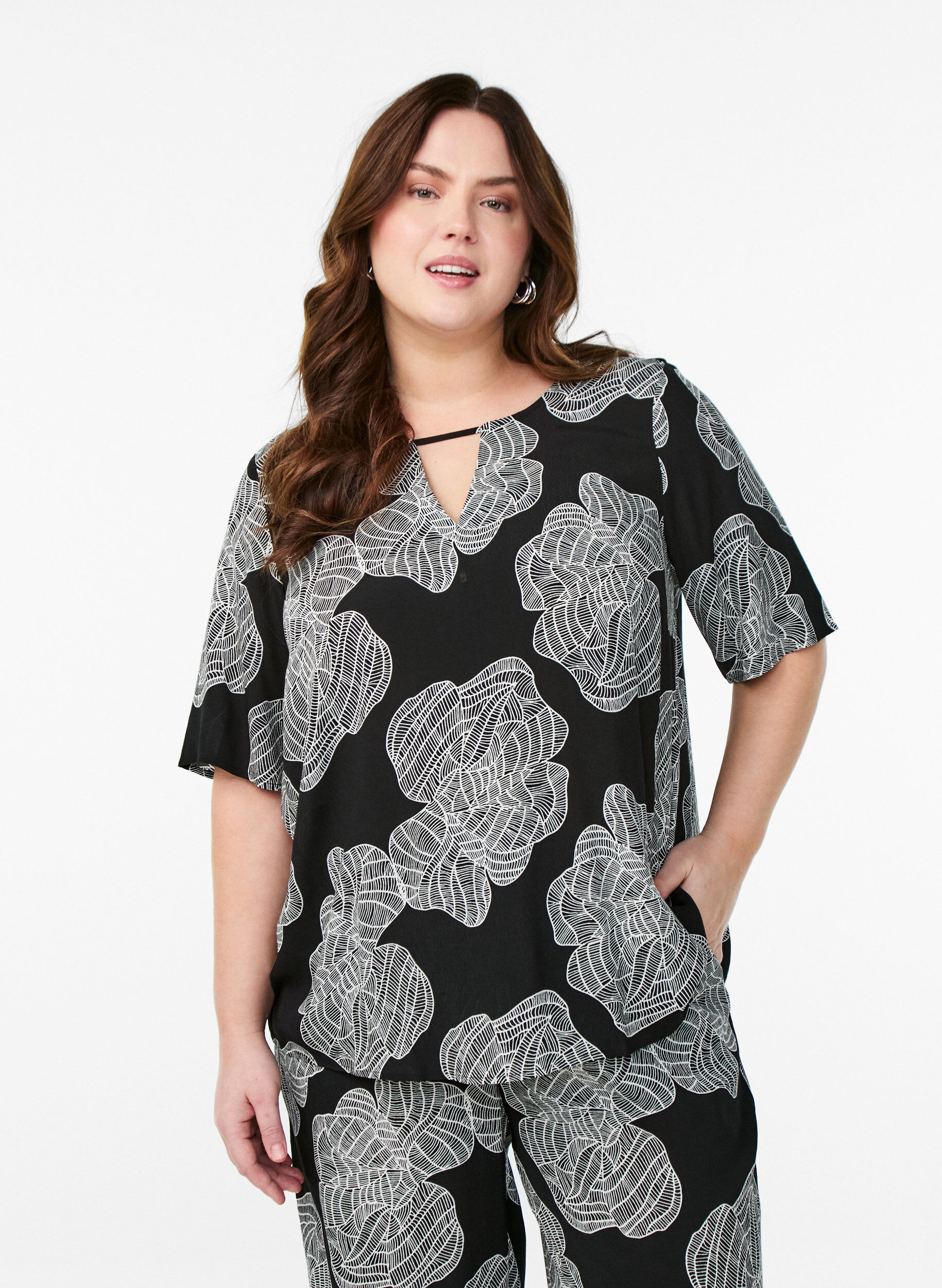 Zizzifashion Short sleeve viscose Blouse with print, Black, Model image number 0